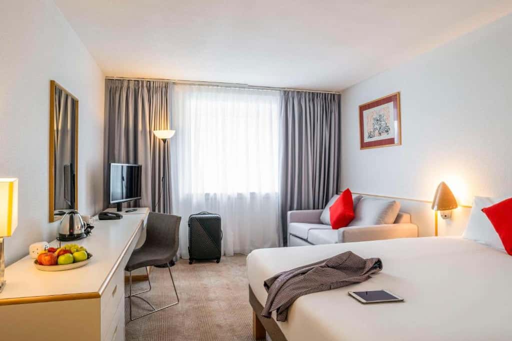 Classic Family Room with Double Bed and Sofa Bed 1