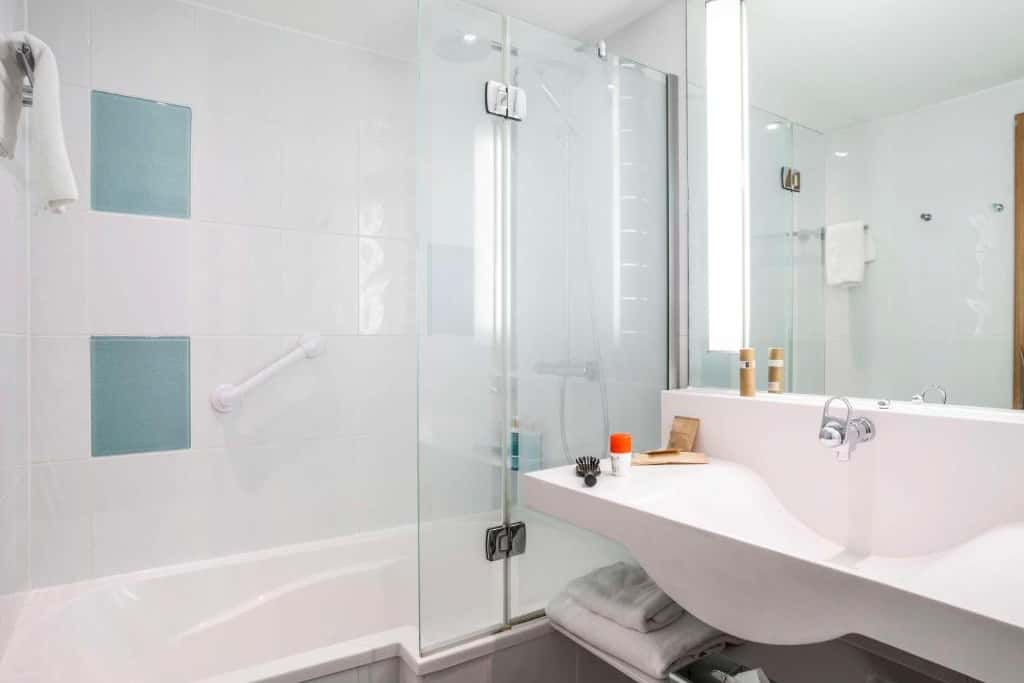 Classic Family Room with Double Bed and Sofa Bed 3