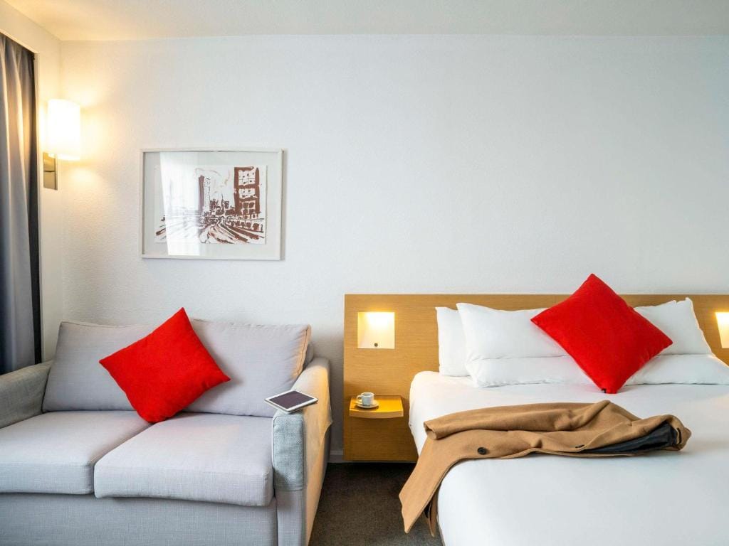 Classic Family Room with Double Bed and Sofa Bed 2