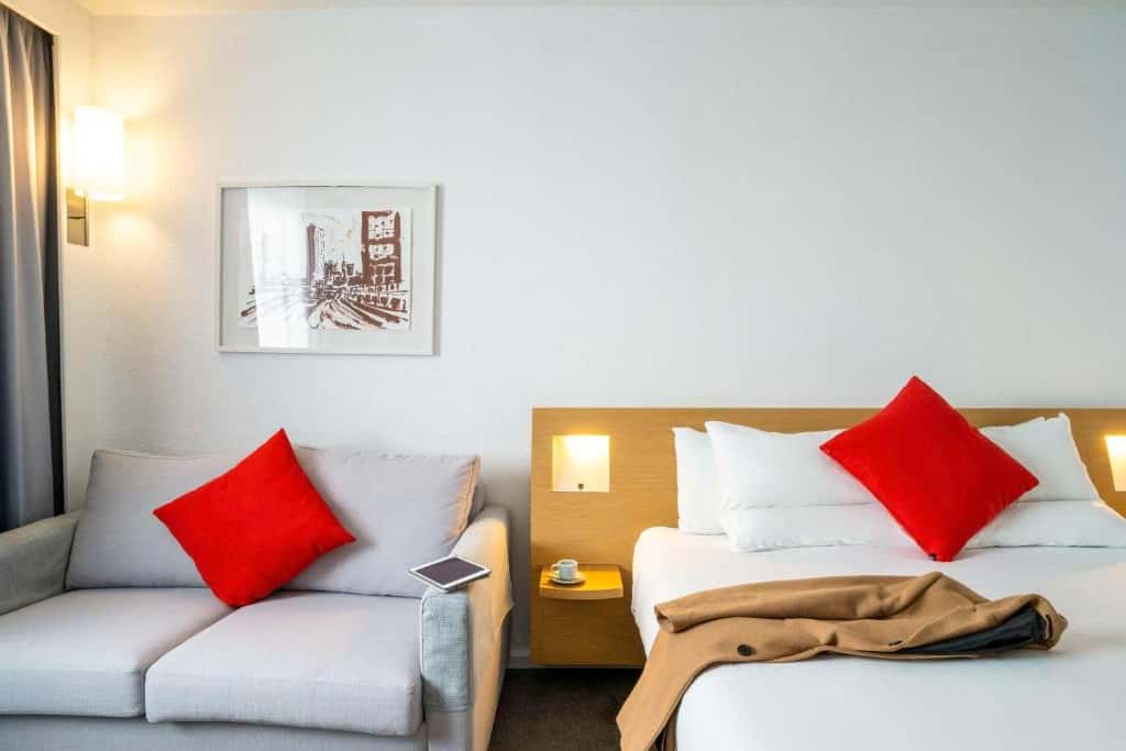 Classic Family Room with Double Bed and Sofa Bed 2