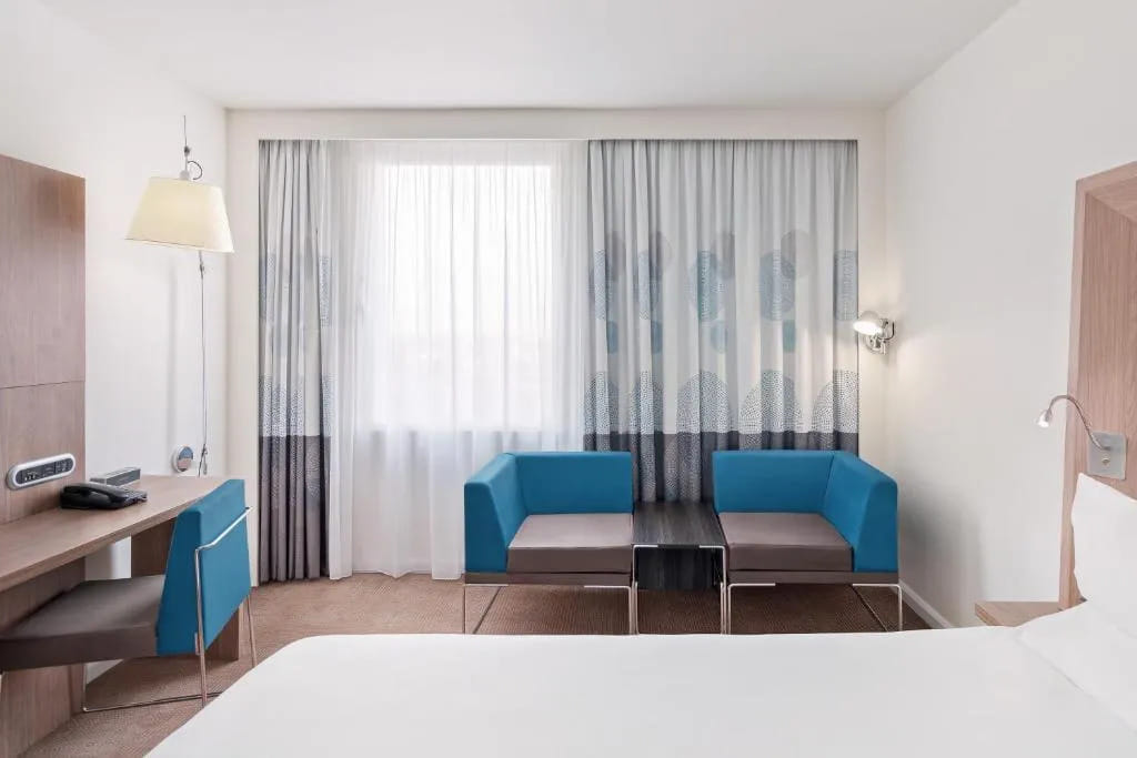 Standard Room with 1 Queen size Bed 1