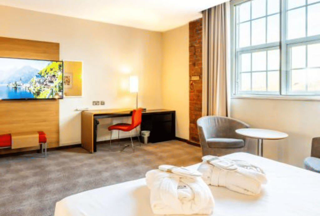 Standard Room with Queen bed + Convertible Sofa 1