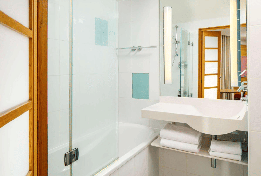 Standard Room with Queen bed + Convertible Sofa 2