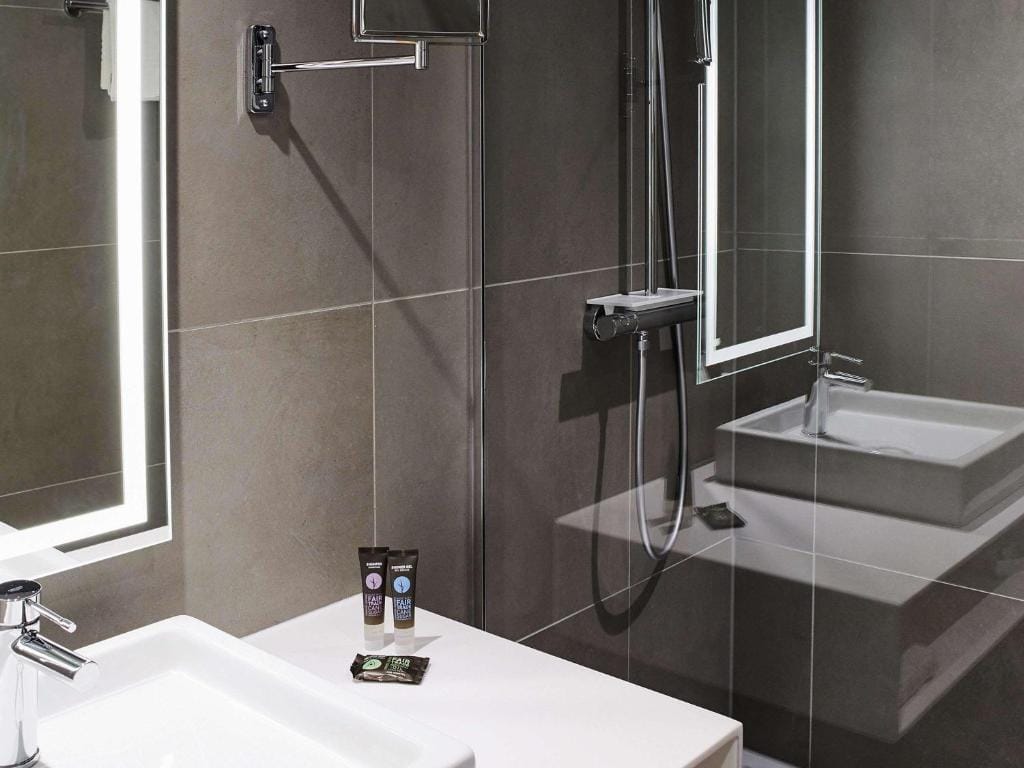 Standard Queen Room with Sofa Bed 2