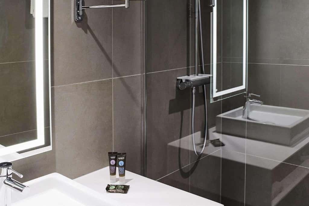 Standard Queen Room with Sofa Bed 2