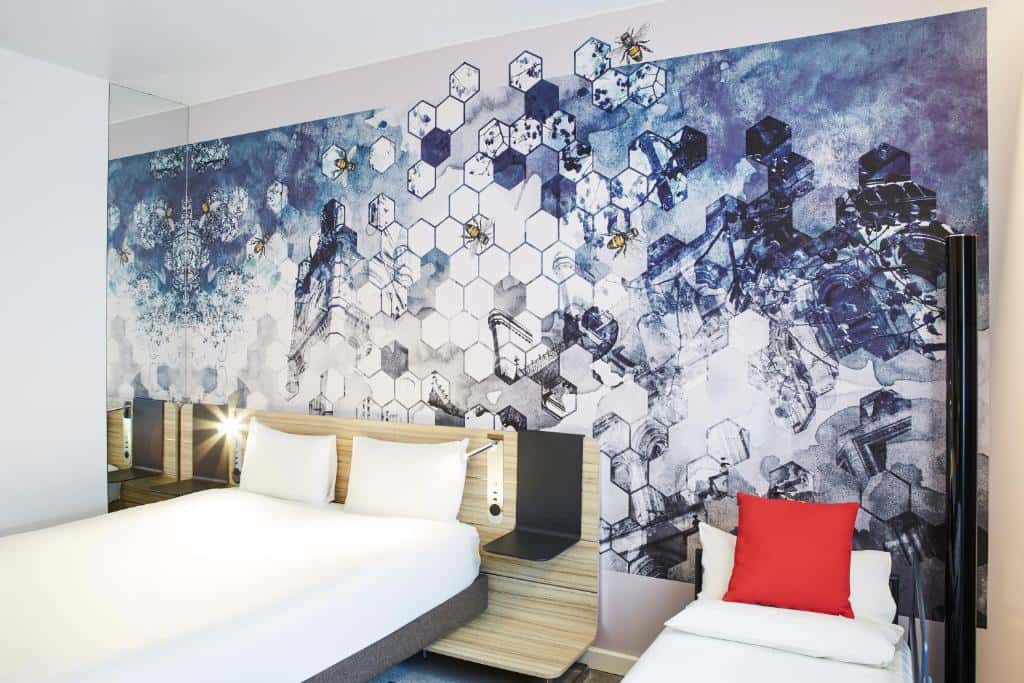 Standard Queen Room with Sofa Bed 0