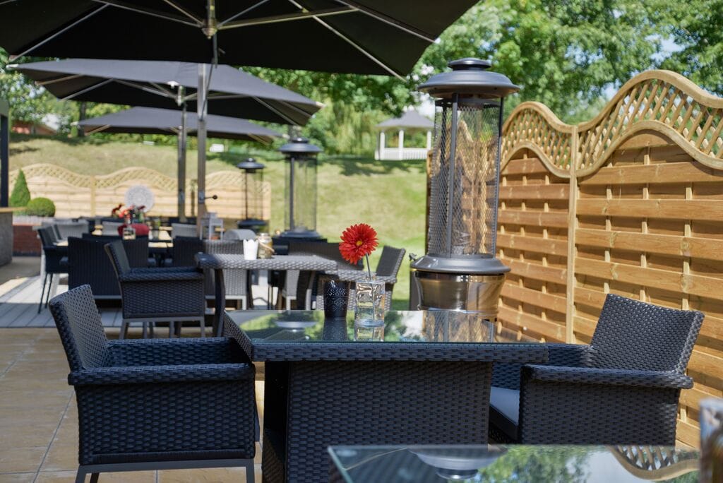 Outdoor Kitchen & Tipi  2