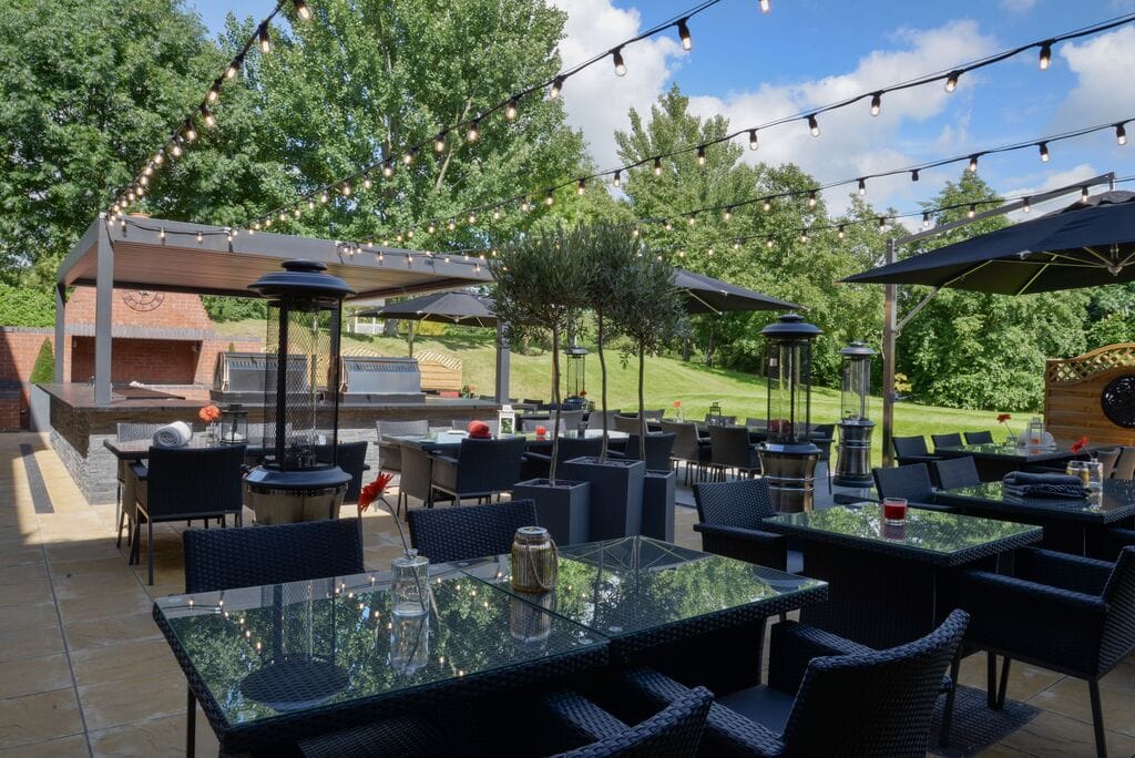 Outdoor Kitchen & Tipi  1