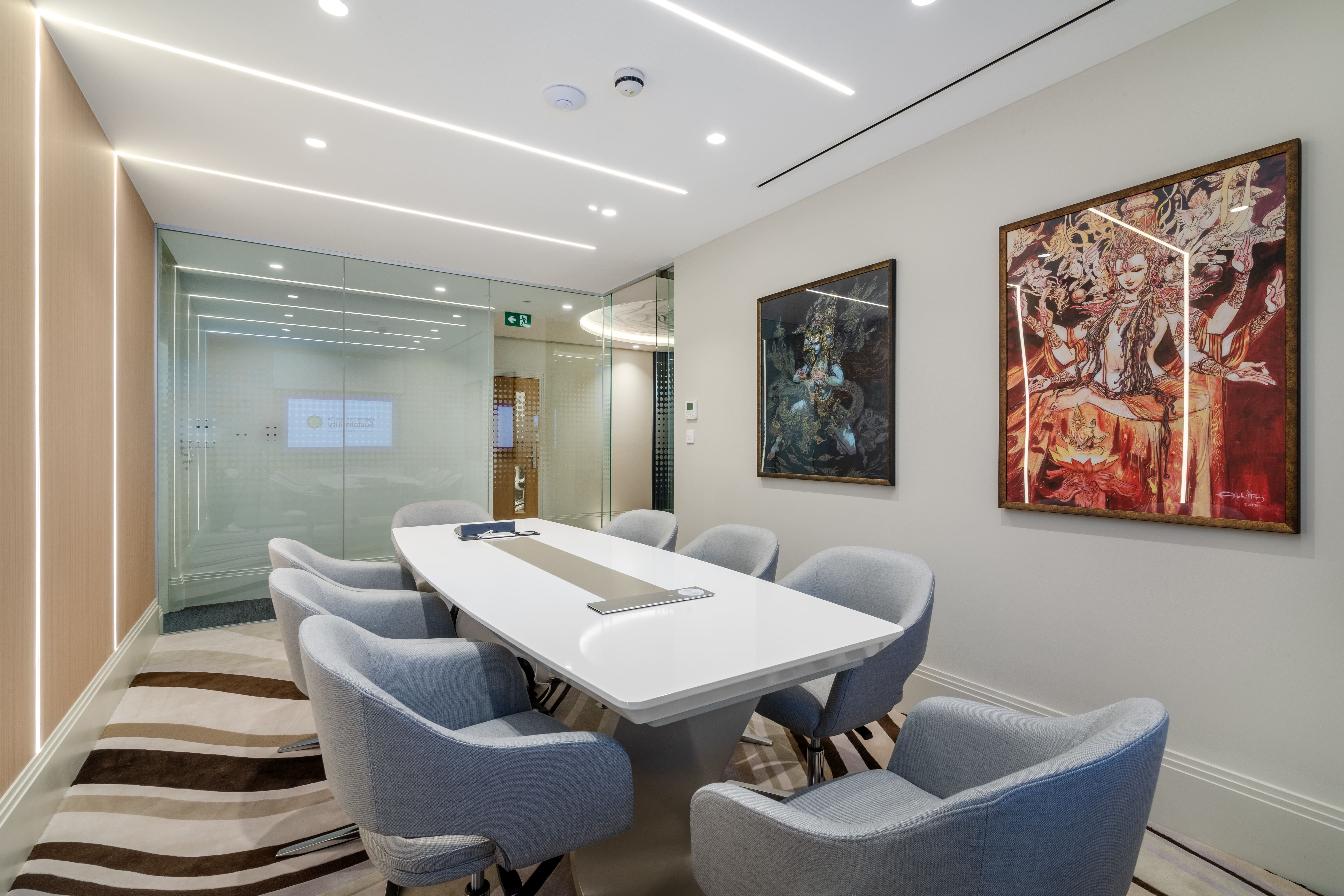 Modern and Comfortable Meeting Room