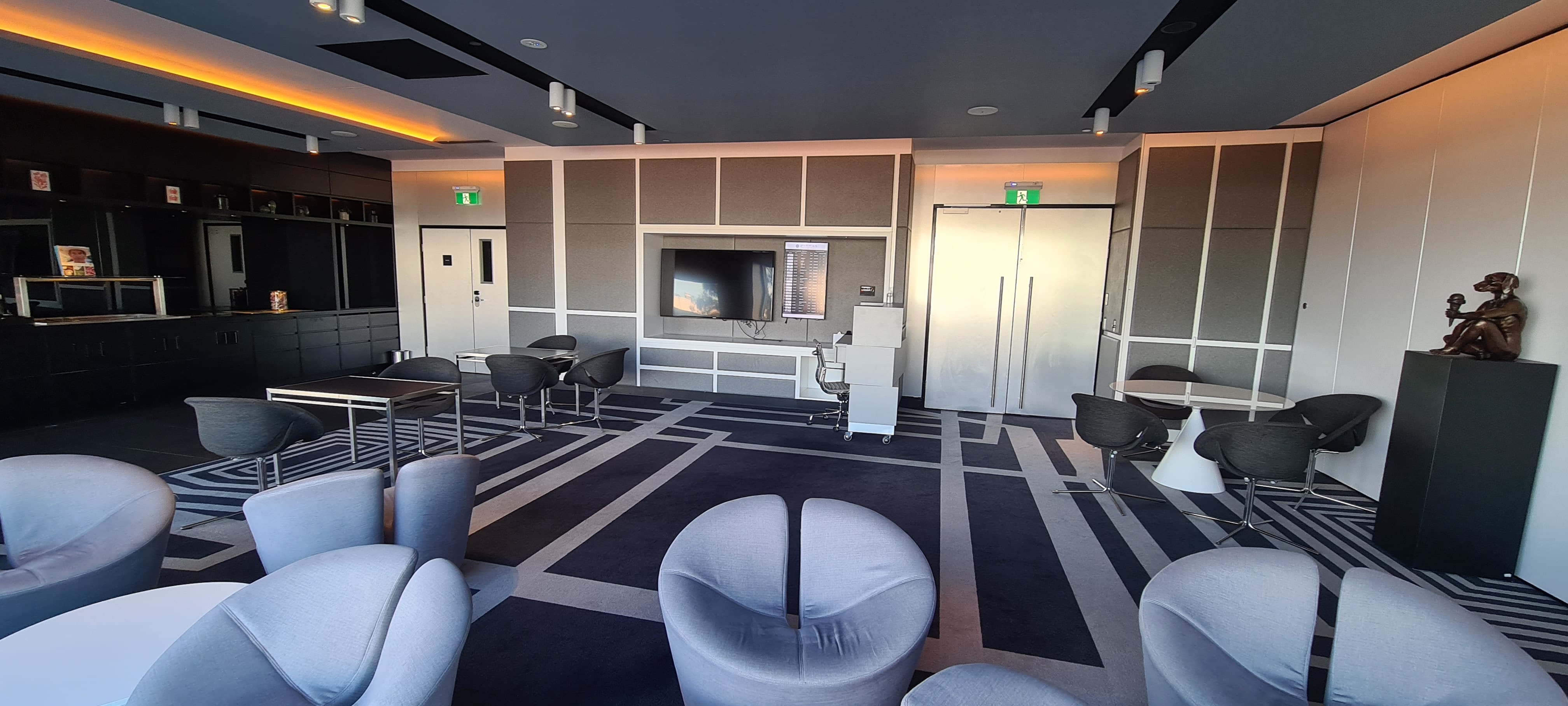 Executive Lounge 3