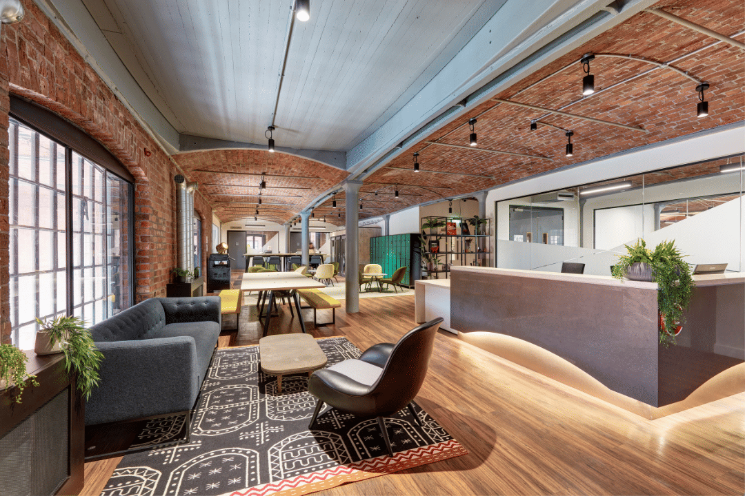 Clockwise Club Lounge 0