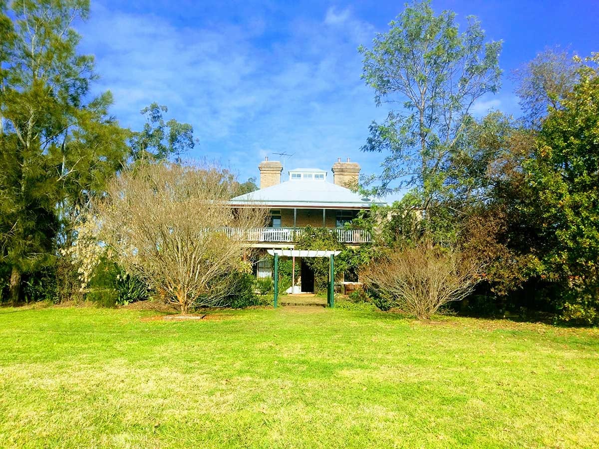 The Oaks Historical Residence 1