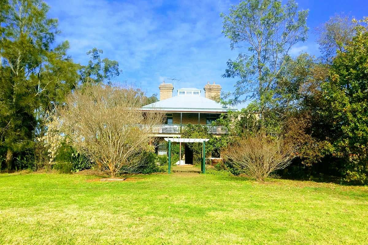 The Oaks Historical Residence 1