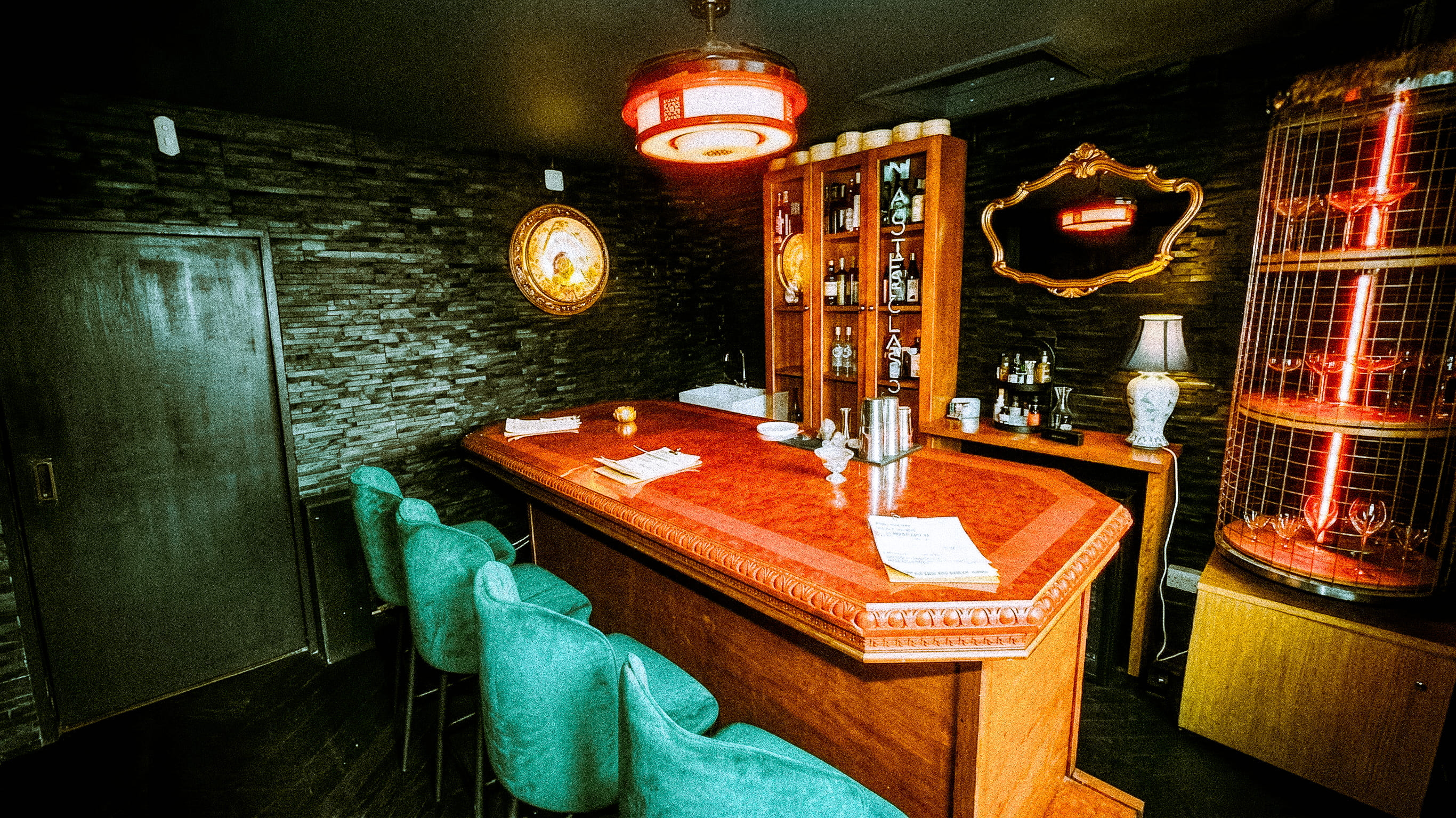 Bartenders Room 6