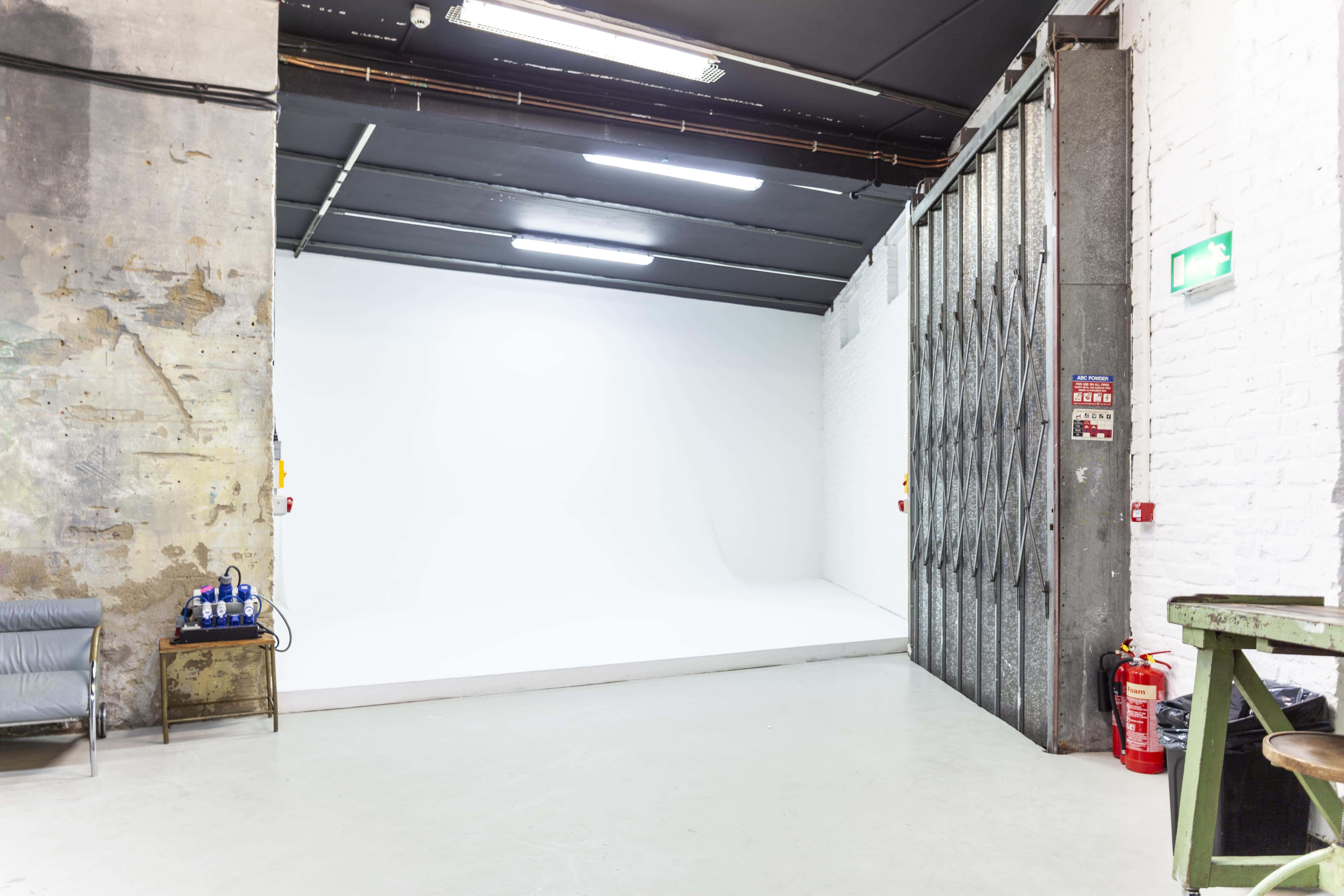 Apiary Studio 2/Photo Studio 2