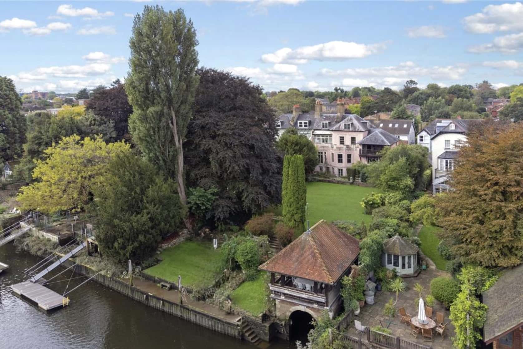 Riverside Property with Boathouse and Large Garden 0