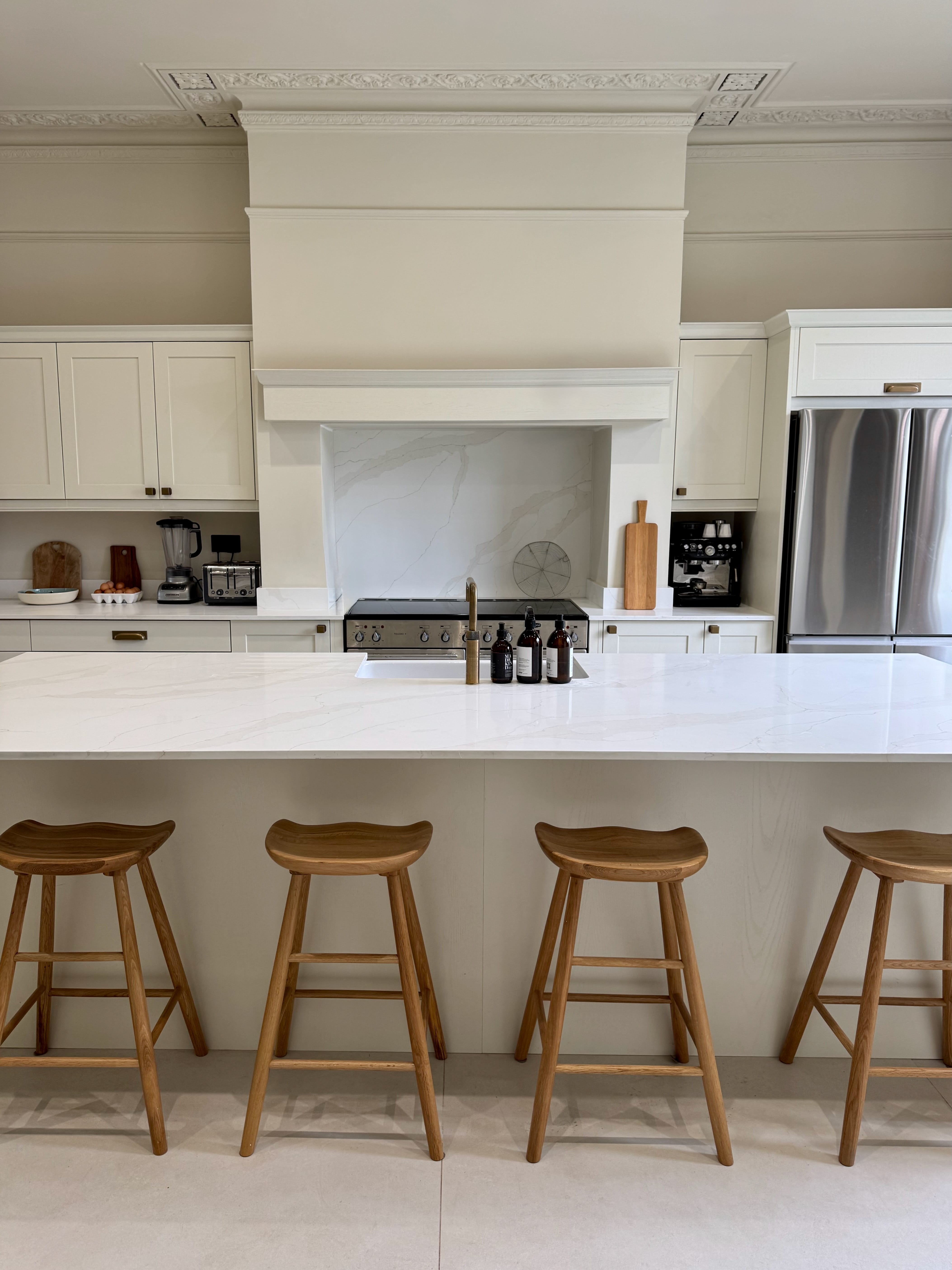 Riverside Property with Boathouse and Large Garden 10