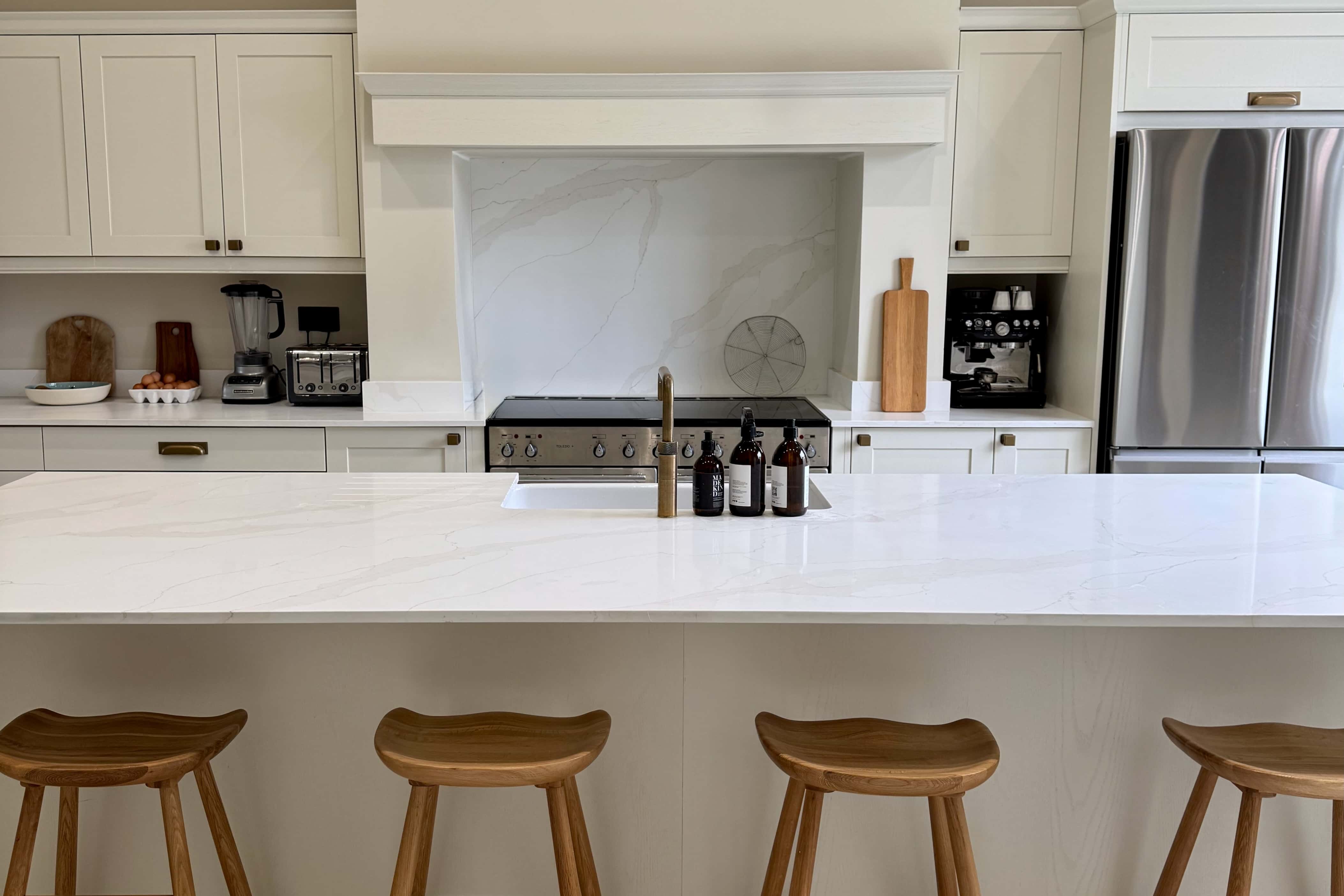 Riverside Property with Boathouse and Large Garden 10