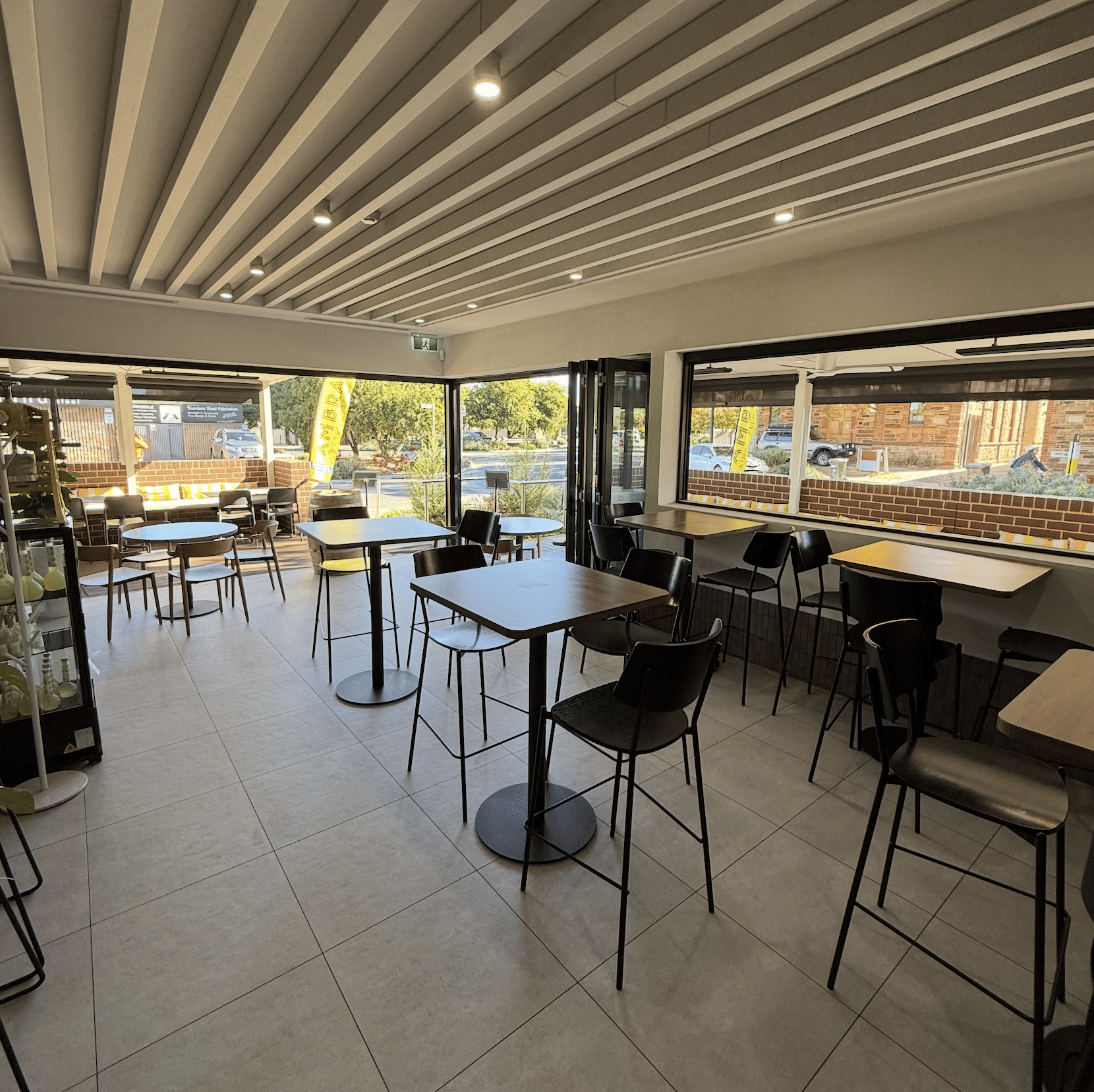 Main Area Dining Room & Front Bar 5