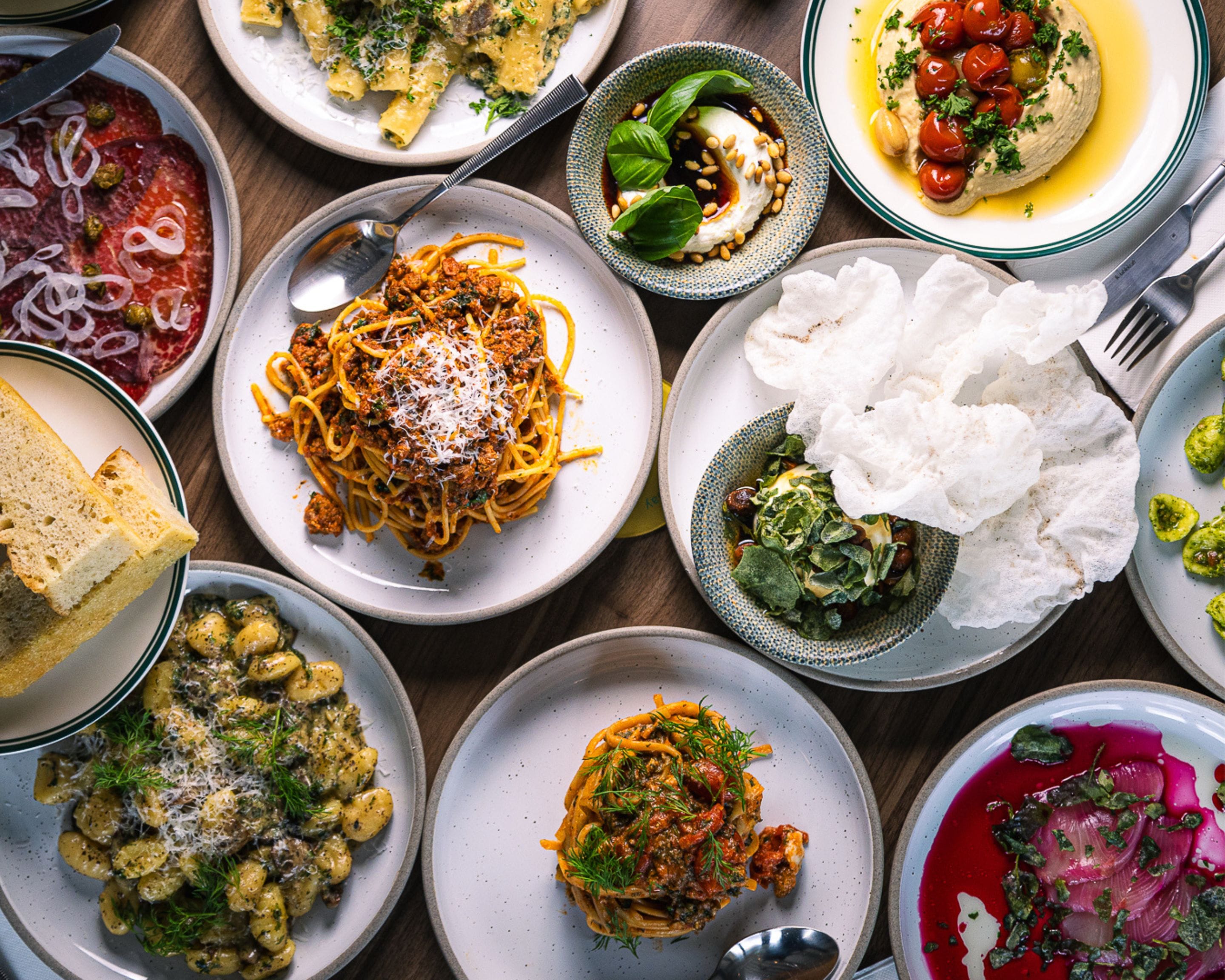 Main Area Dining Room & Front Bar 4