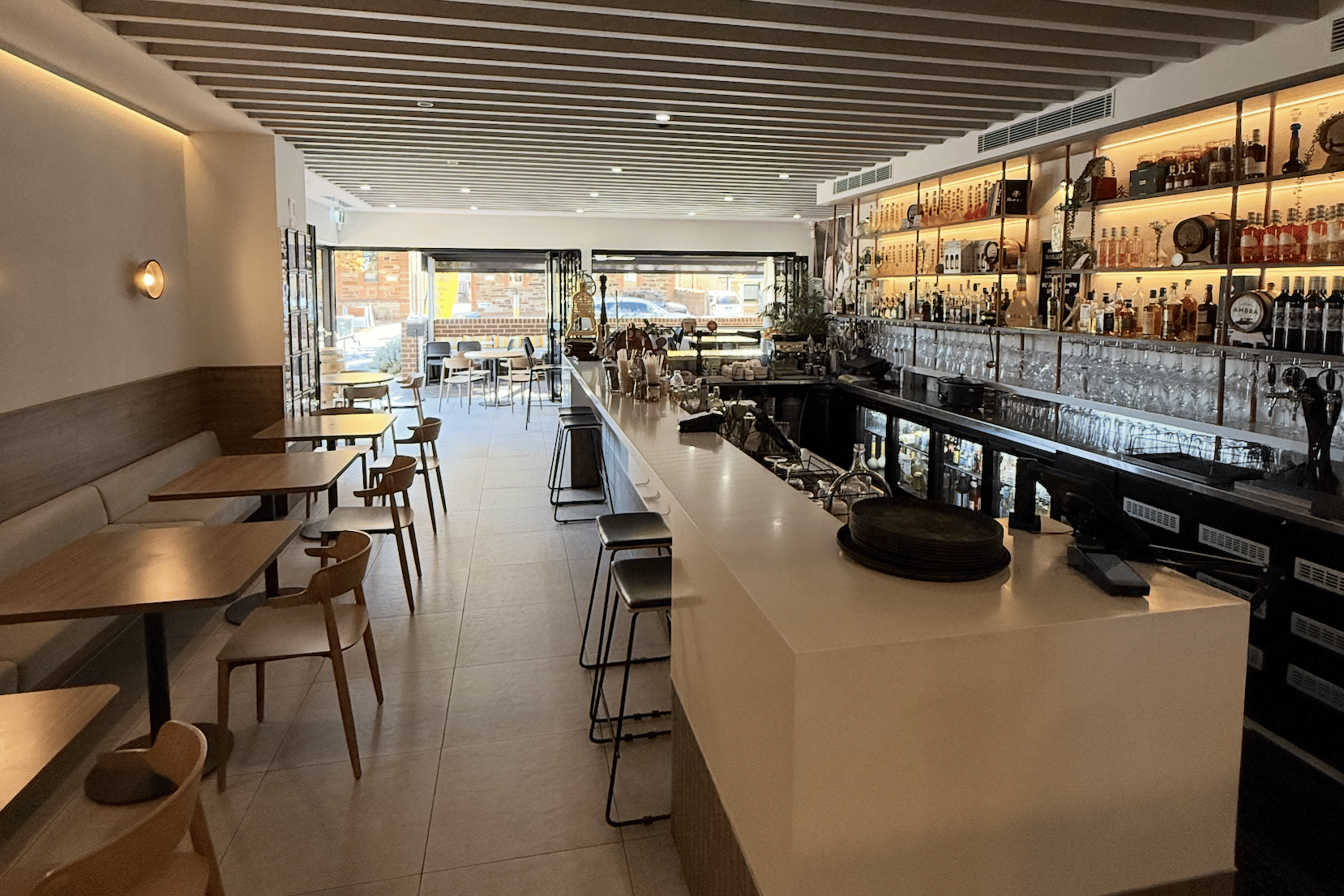 Main Area Dining Room & Front Bar 6