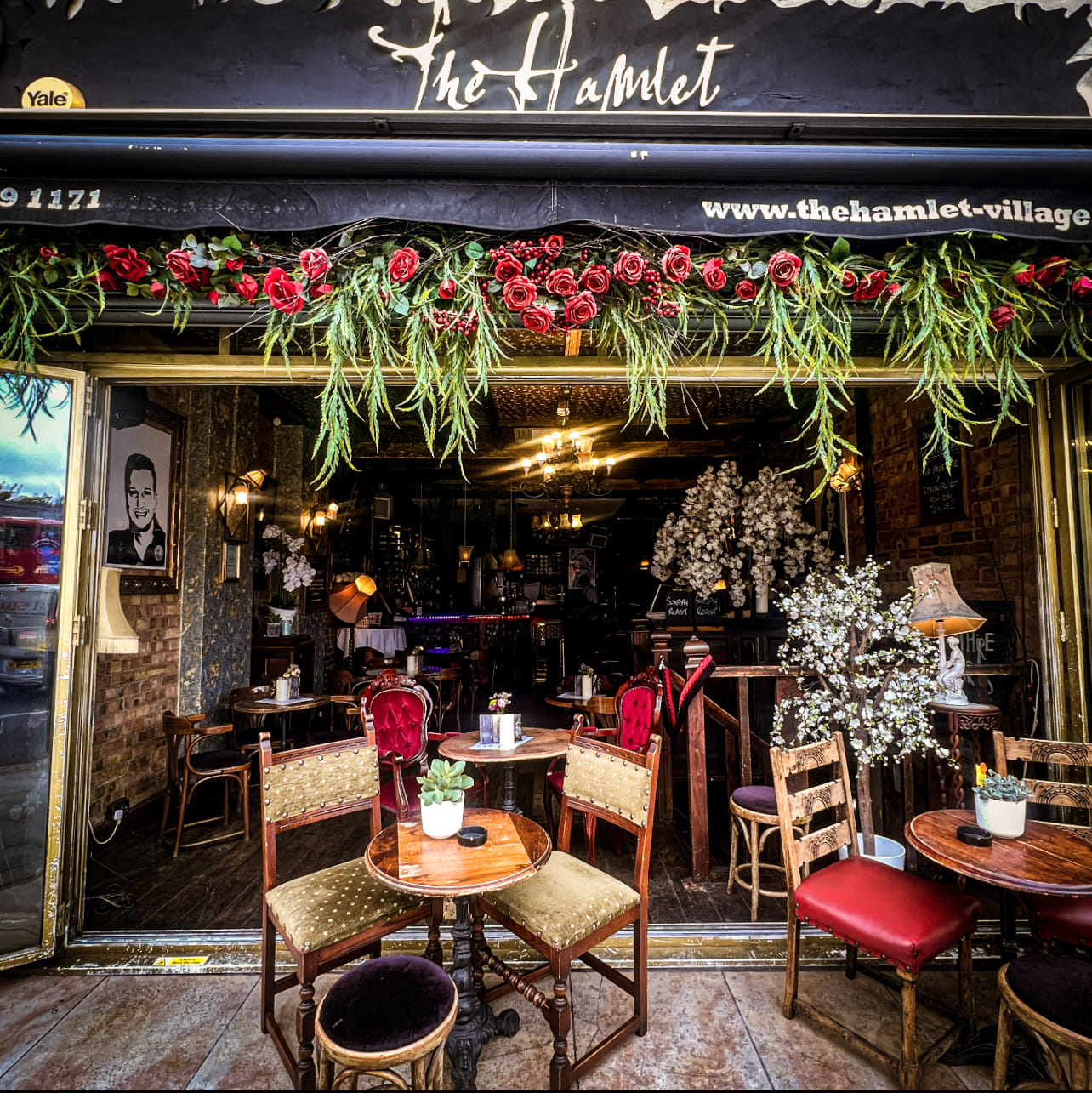 The Hamlet - Vinyl Bar  13