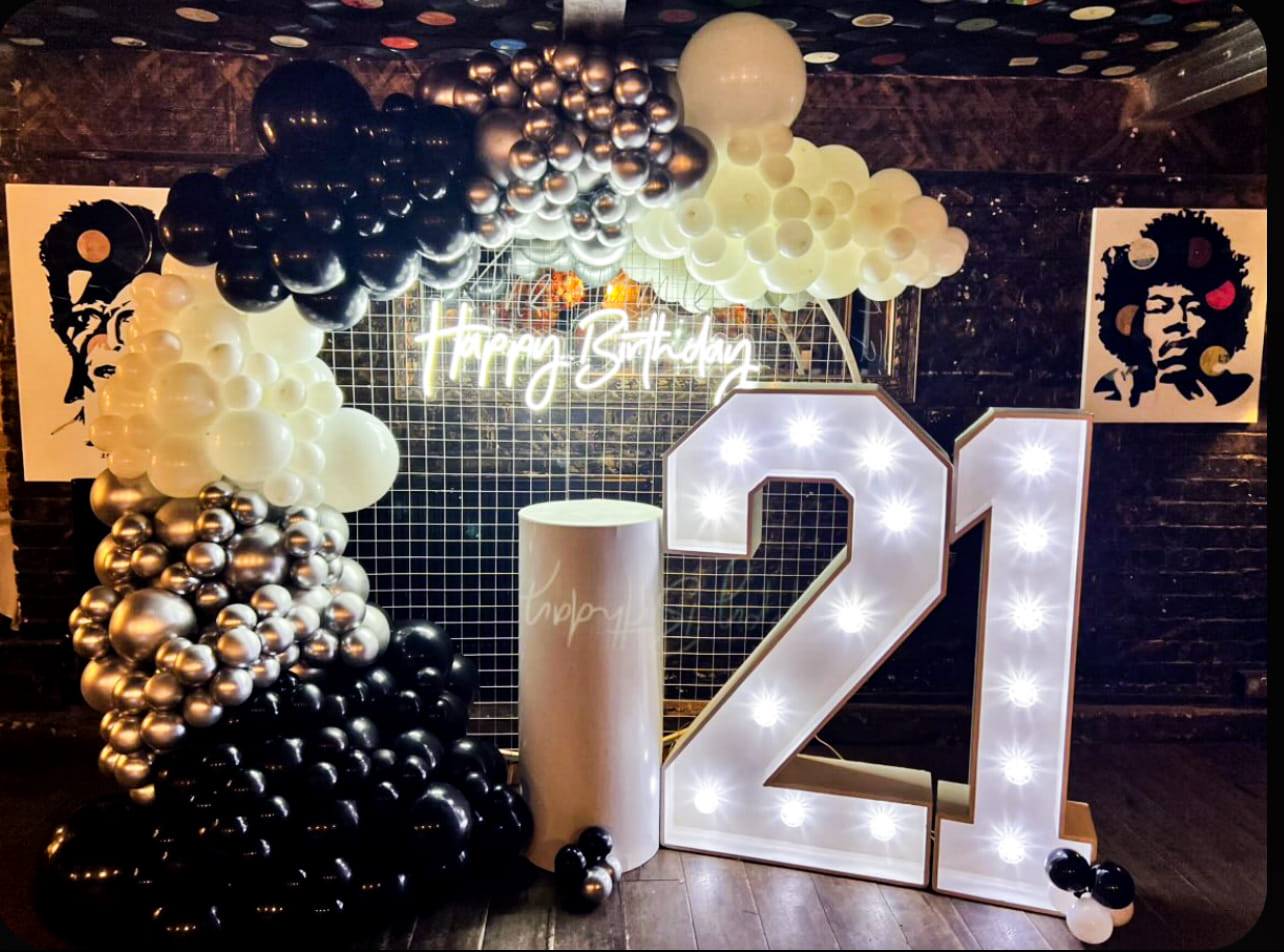 The Hamlet - Vinyl Bar  9