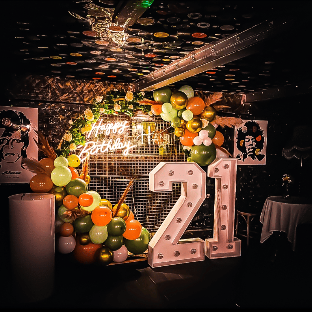 The Hamlet - Vinyl Bar  6