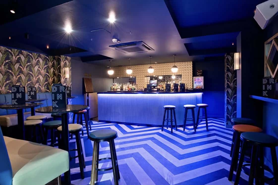 HOLLYWOOD HILLS! STUDIO 66 0