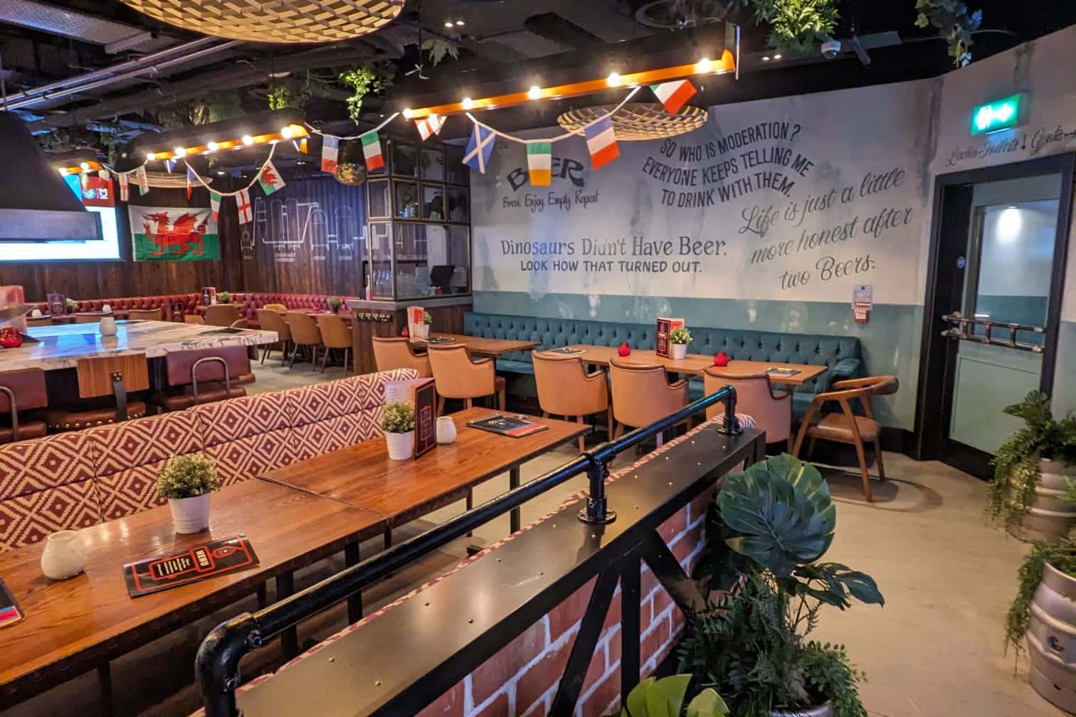 Live Bar & Taproom 4