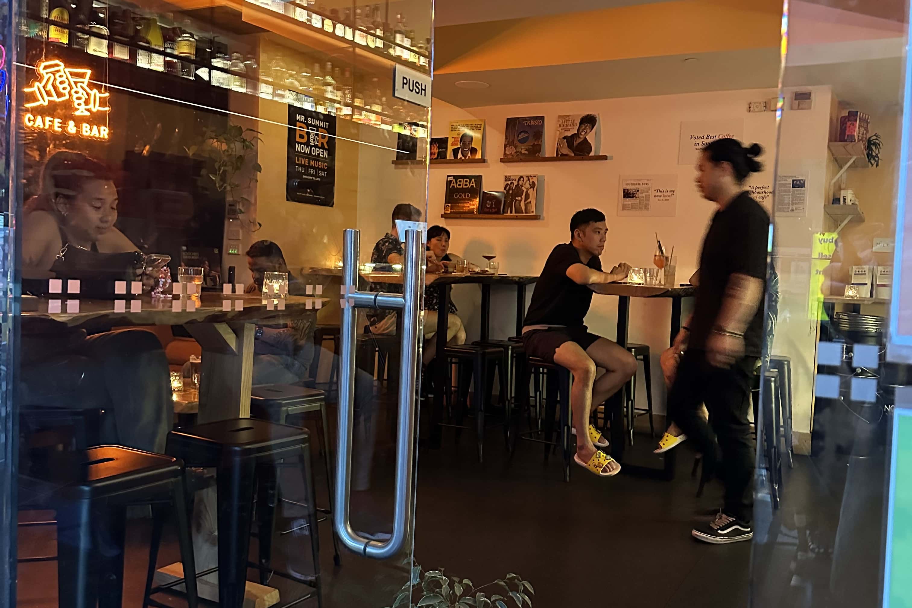 Mr Summit Bar 1