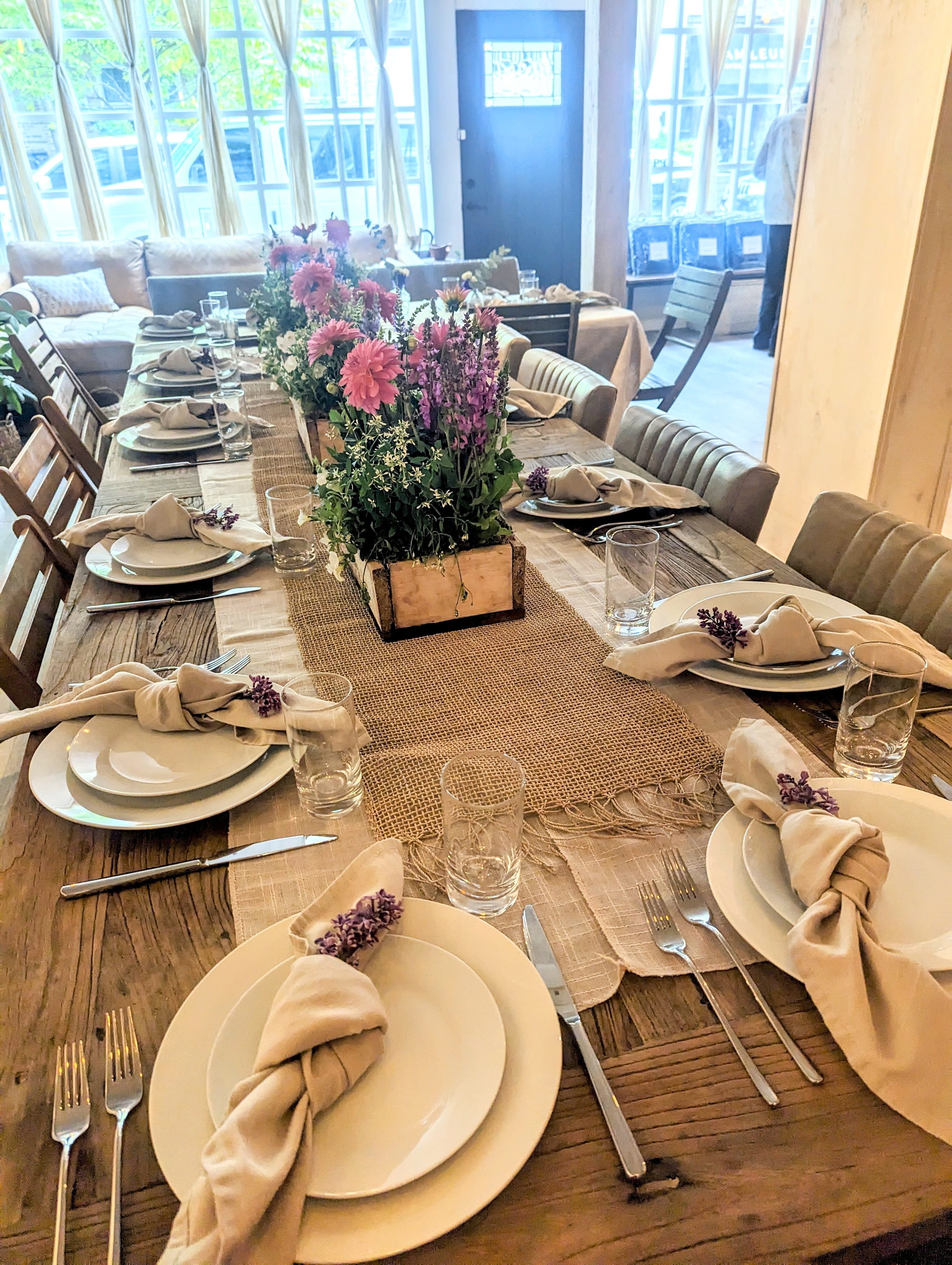 Dining Room, Lounge & Courtyard  6