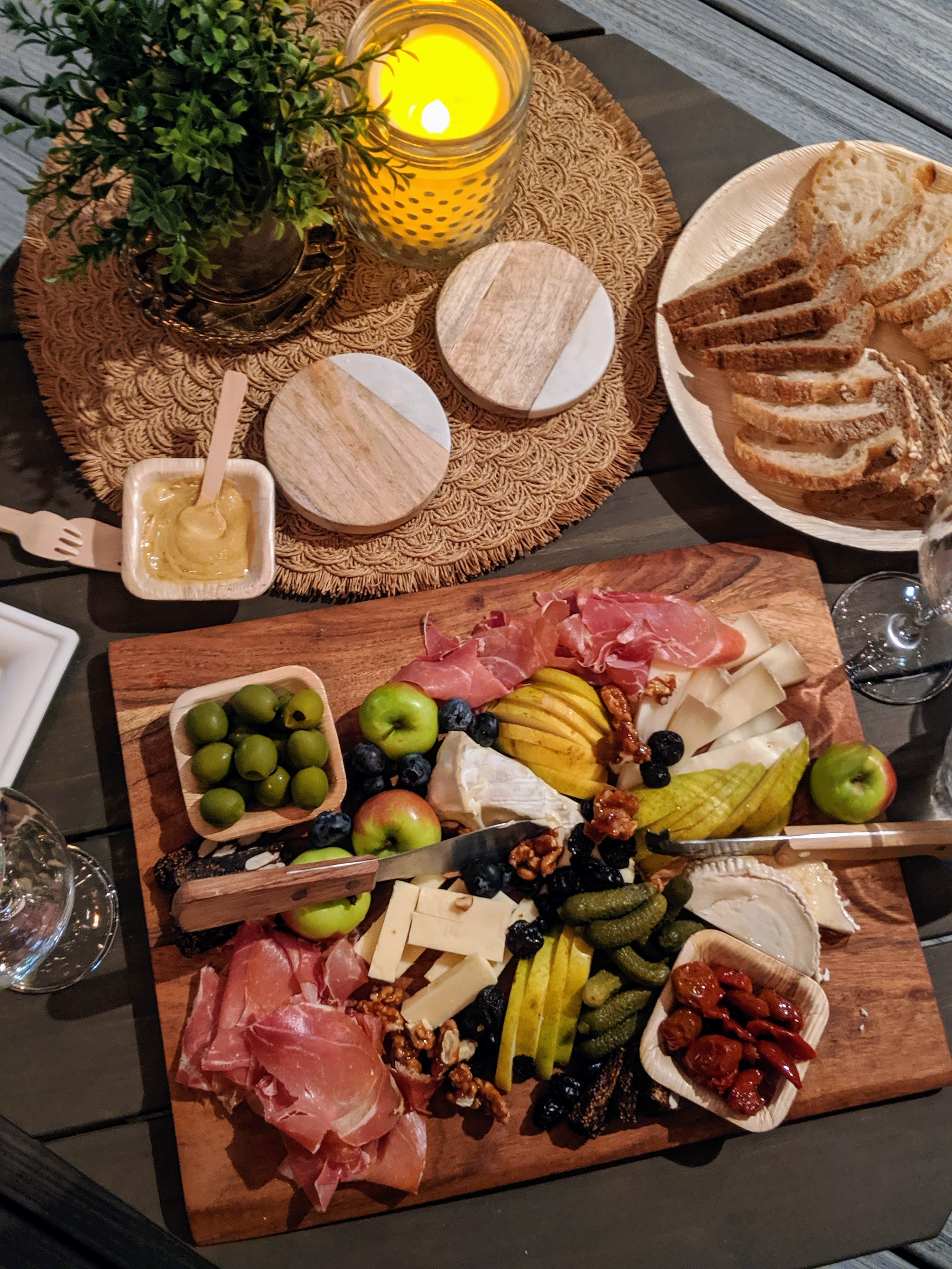 Dining Room, Lounge & Courtyard  17