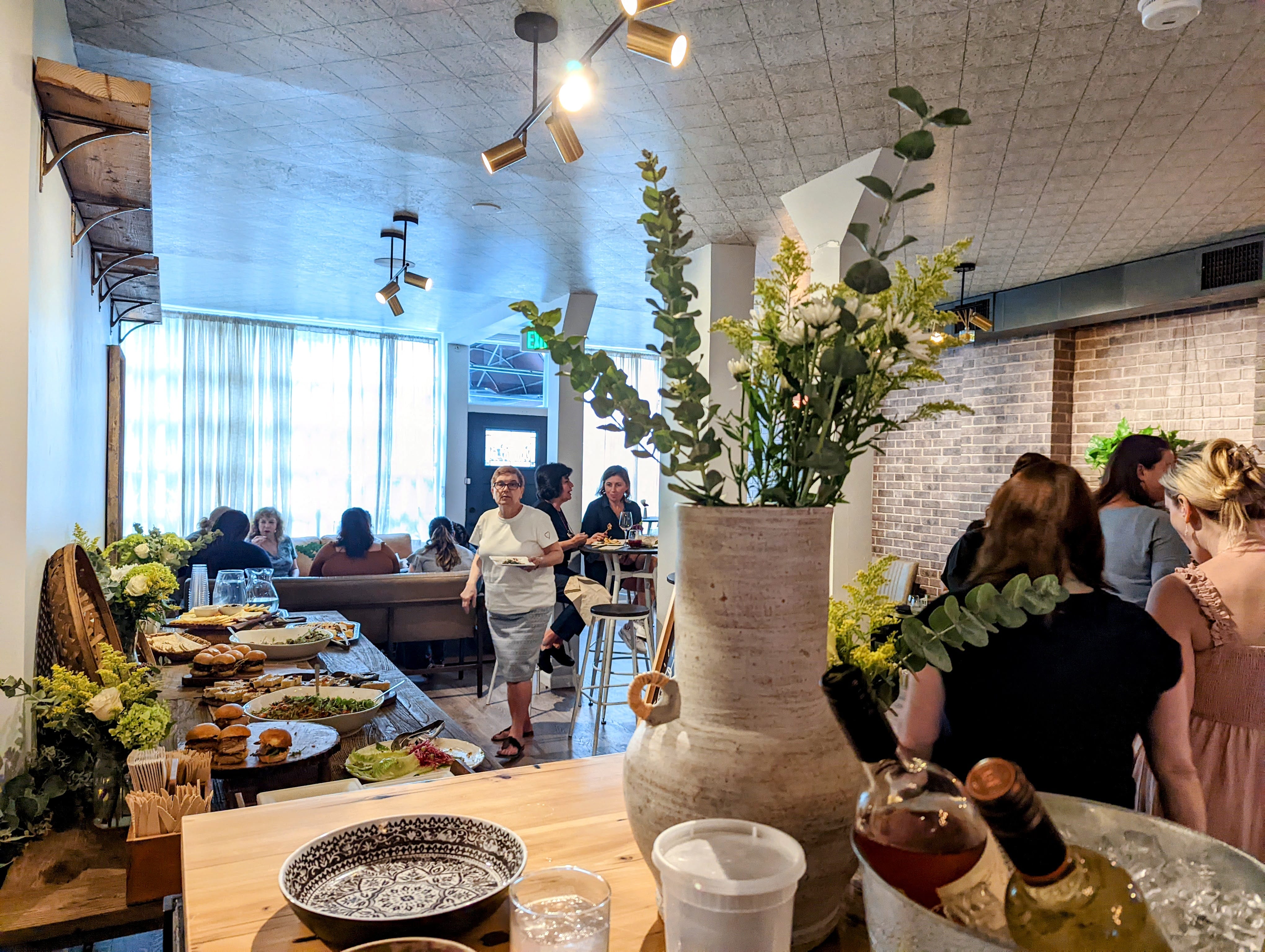 Dining Room, Lounge & Courtyard  14