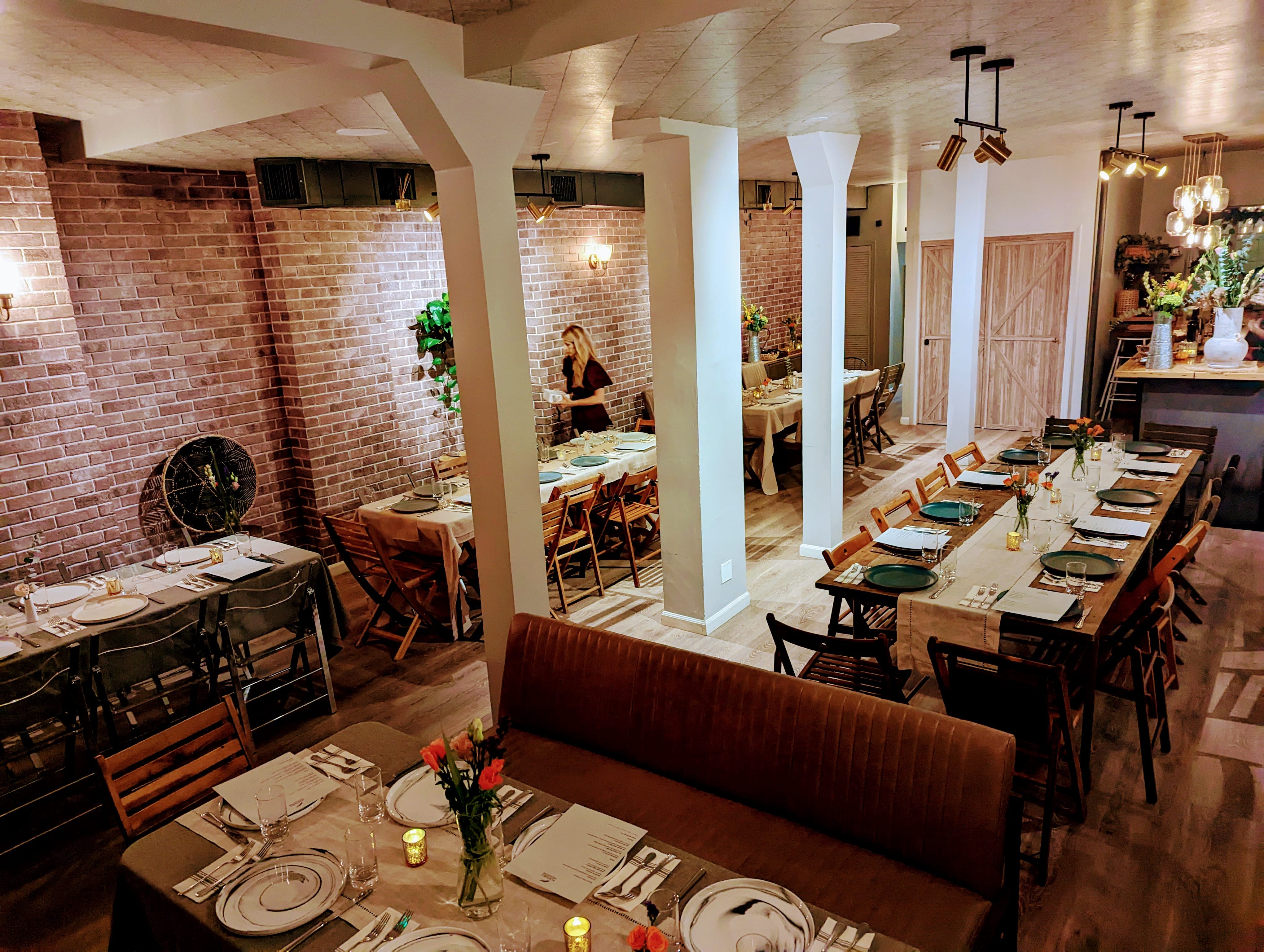 Dining Room, Lounge & Courtyard  12