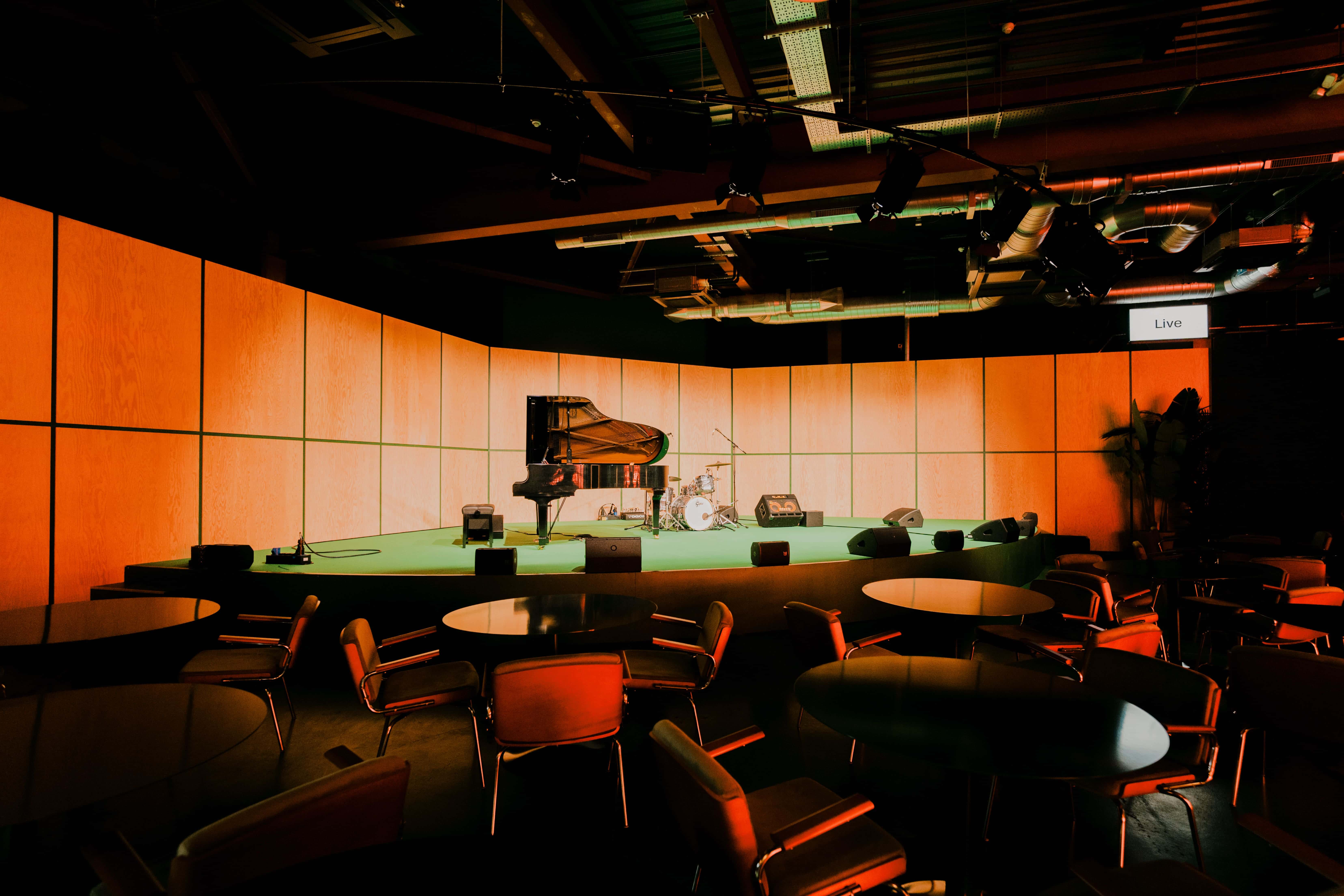 Food Hall and Cafe Bar 5