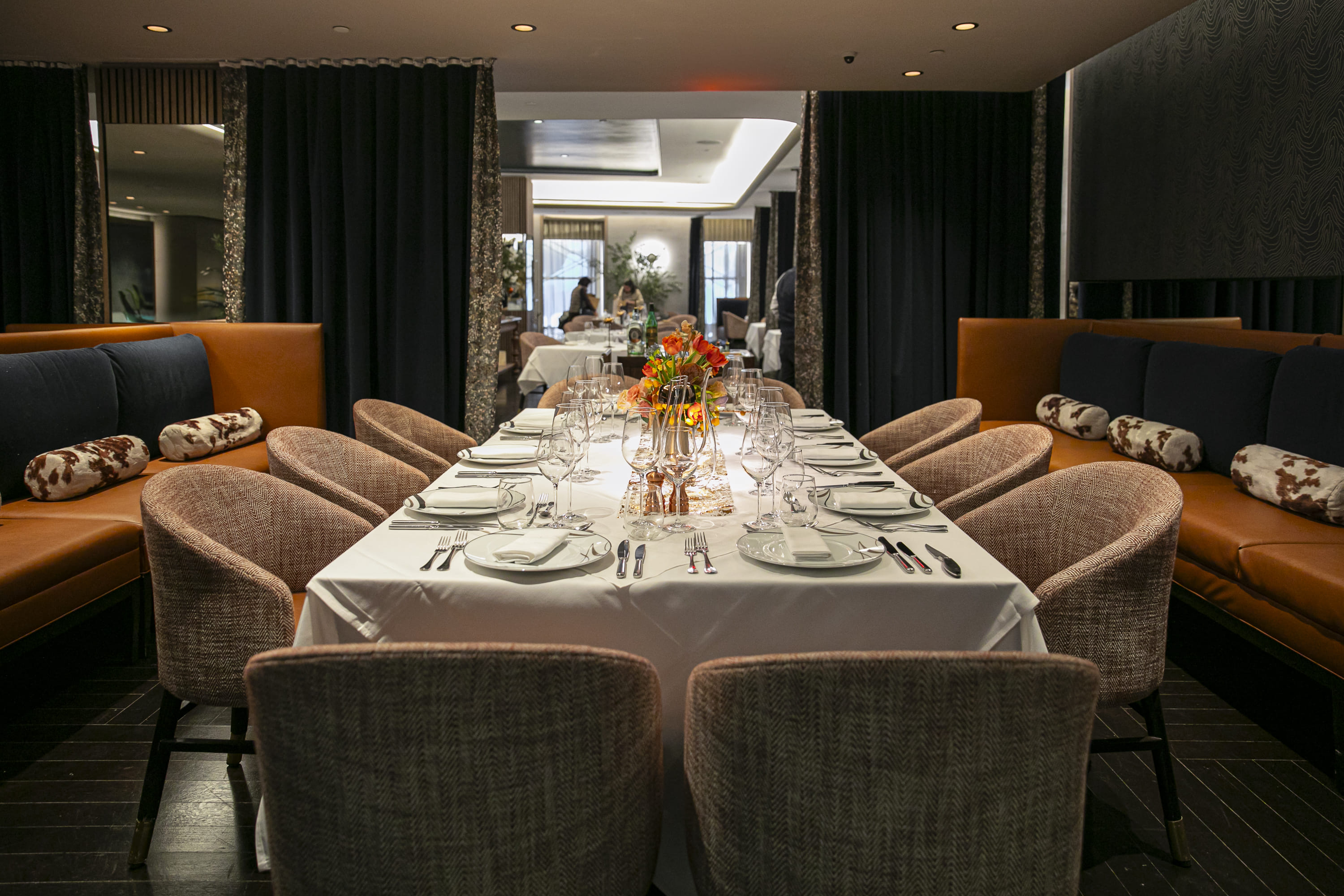 Library Section of Charlie Palmer Steak IV 3D tour