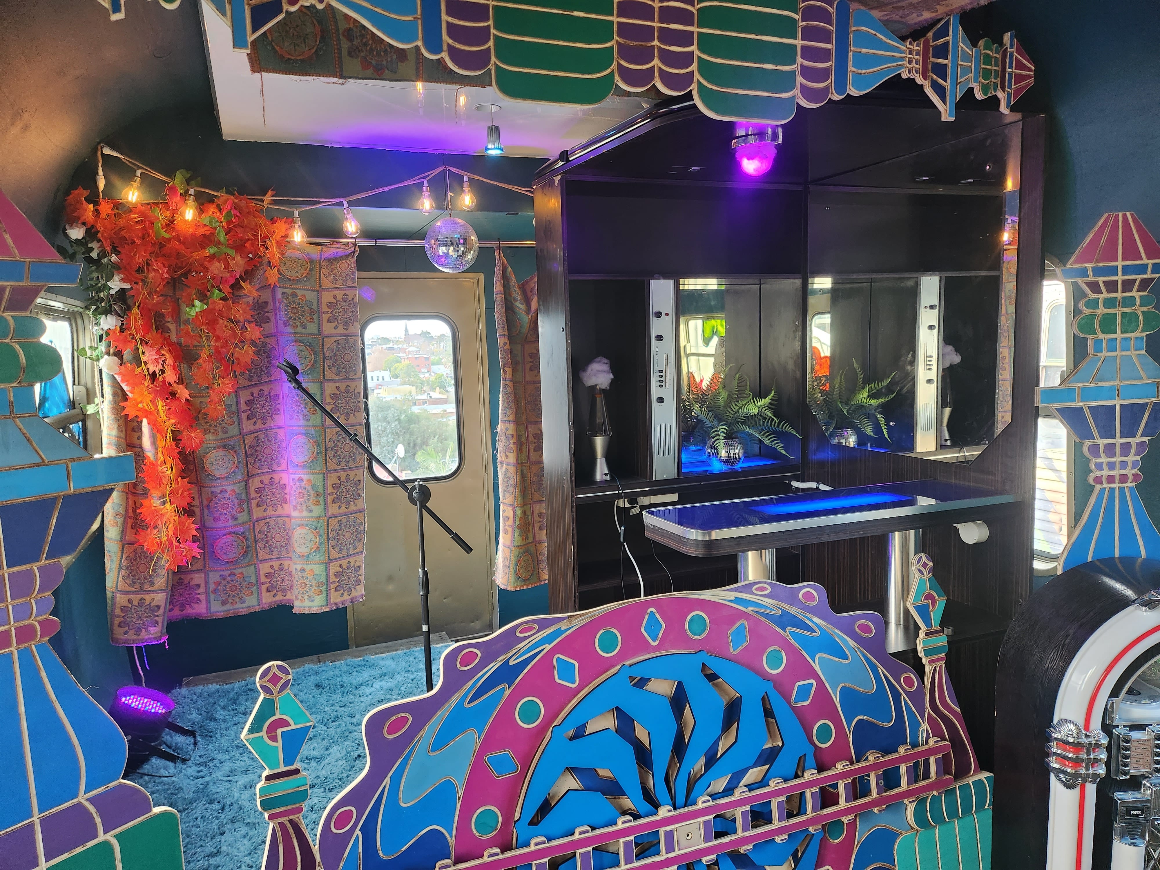 Trainscendental Lounge 2