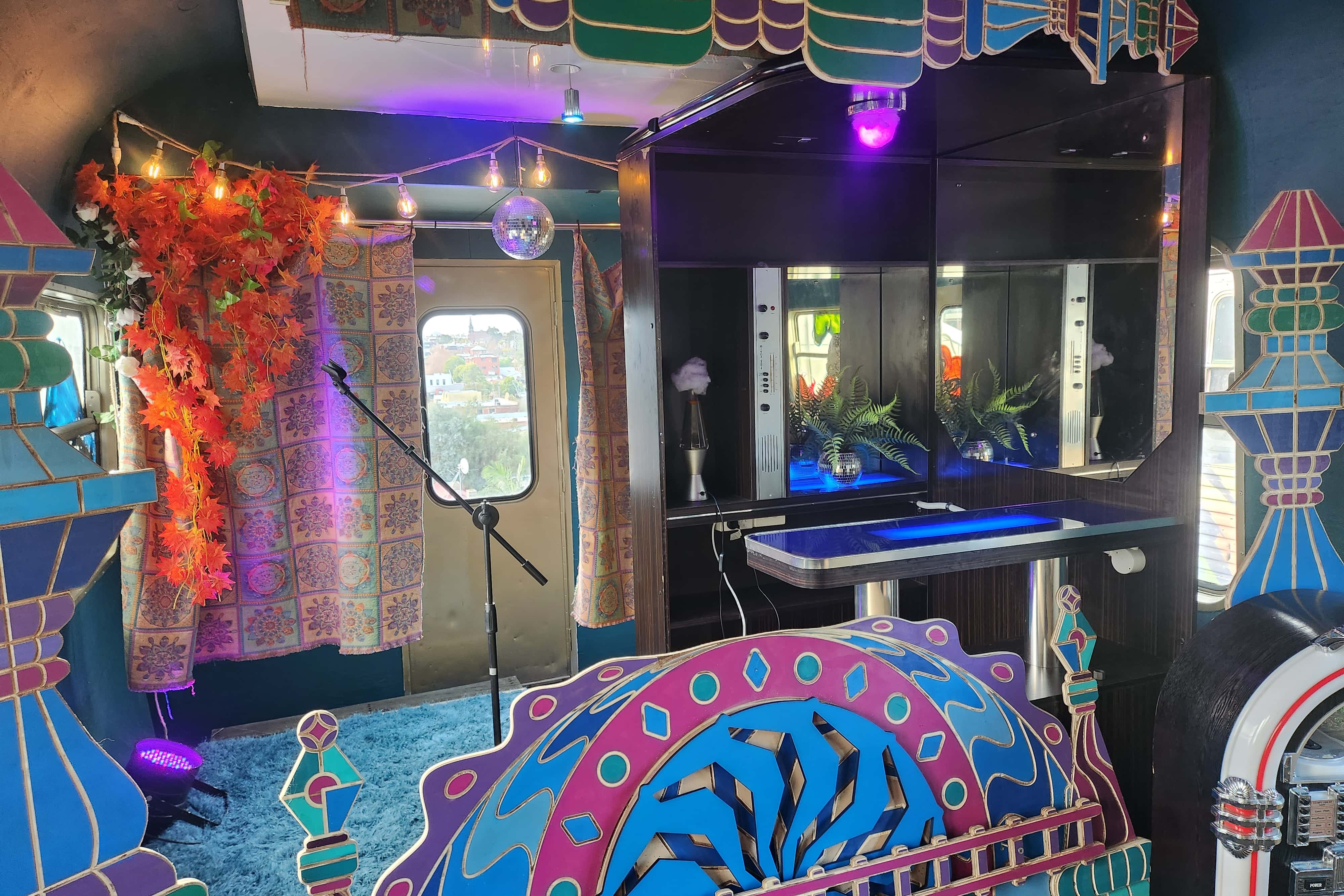 Trainscendental Lounge 2