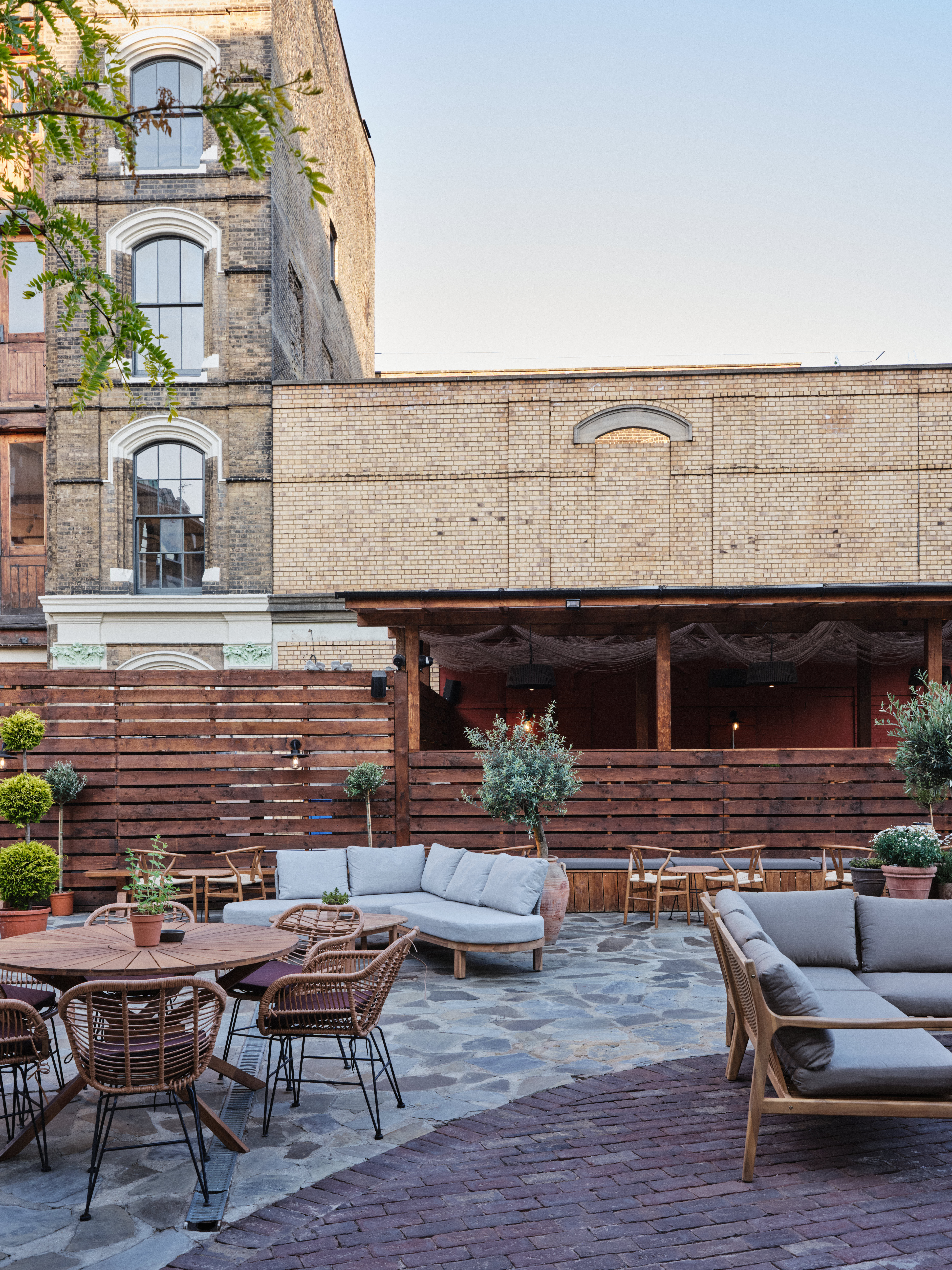 Terrace & Garden Bar 9