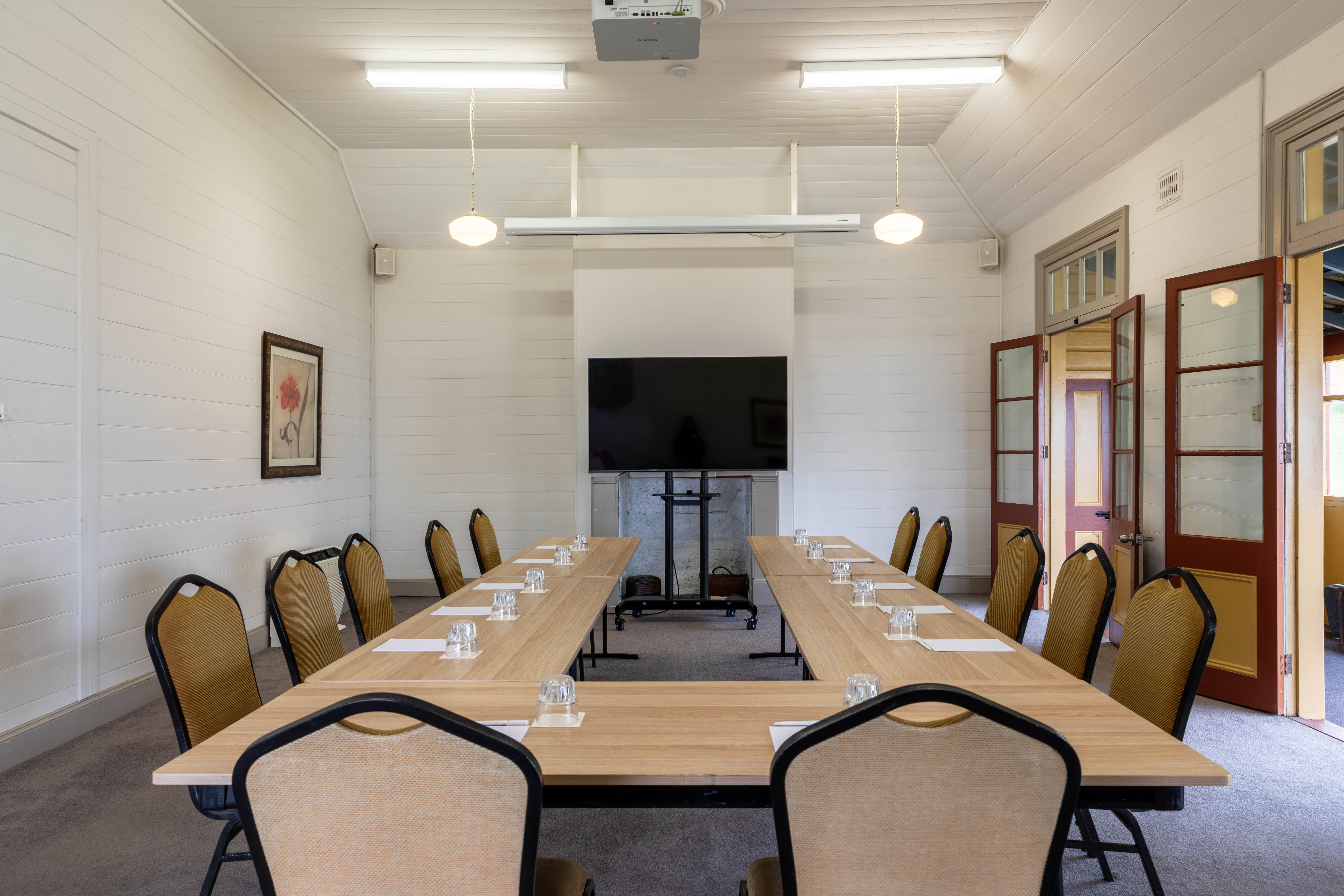 P10 - Dr Mackellar Room 1