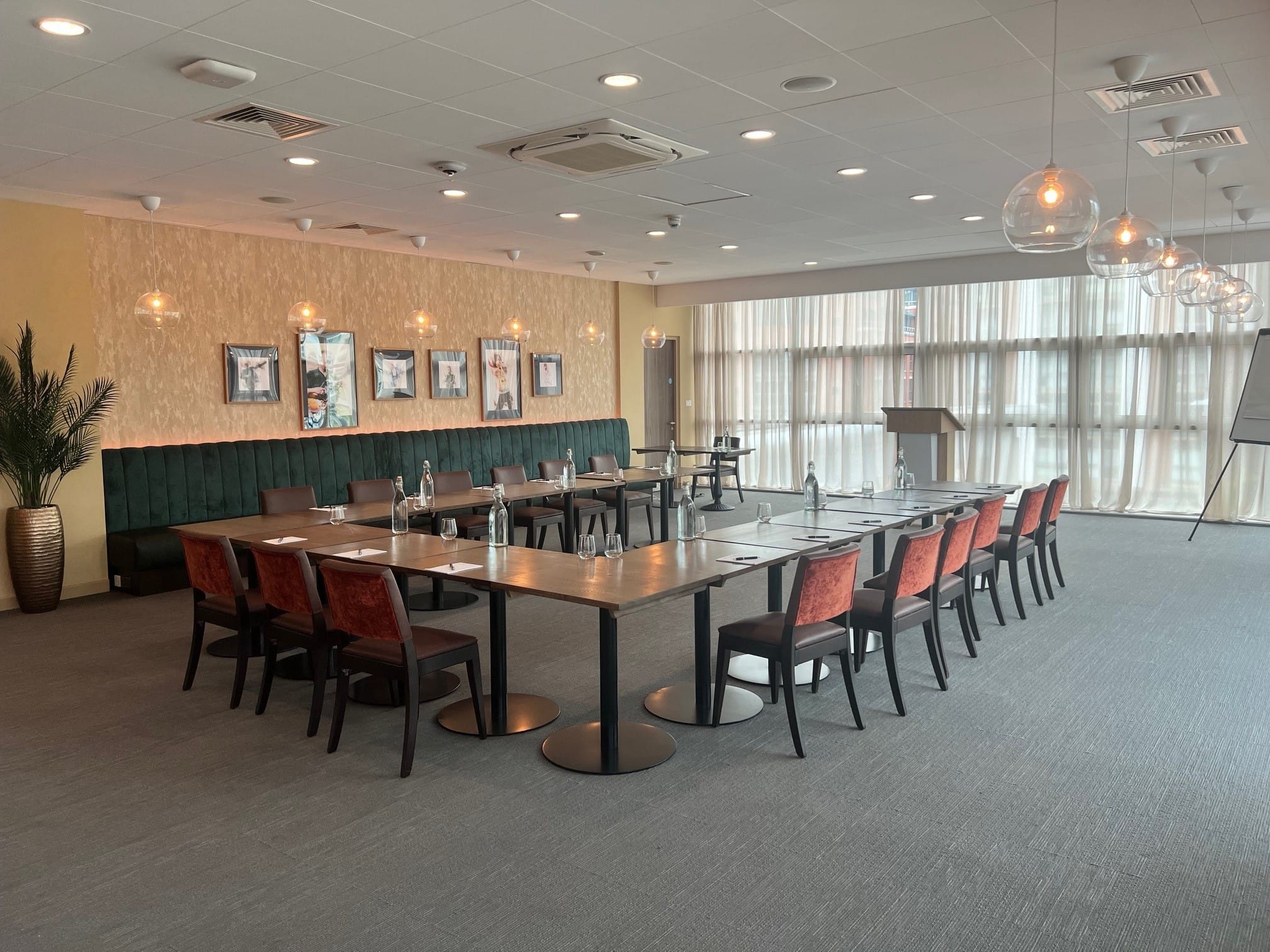 Spotlight Bar and Restaurant 4