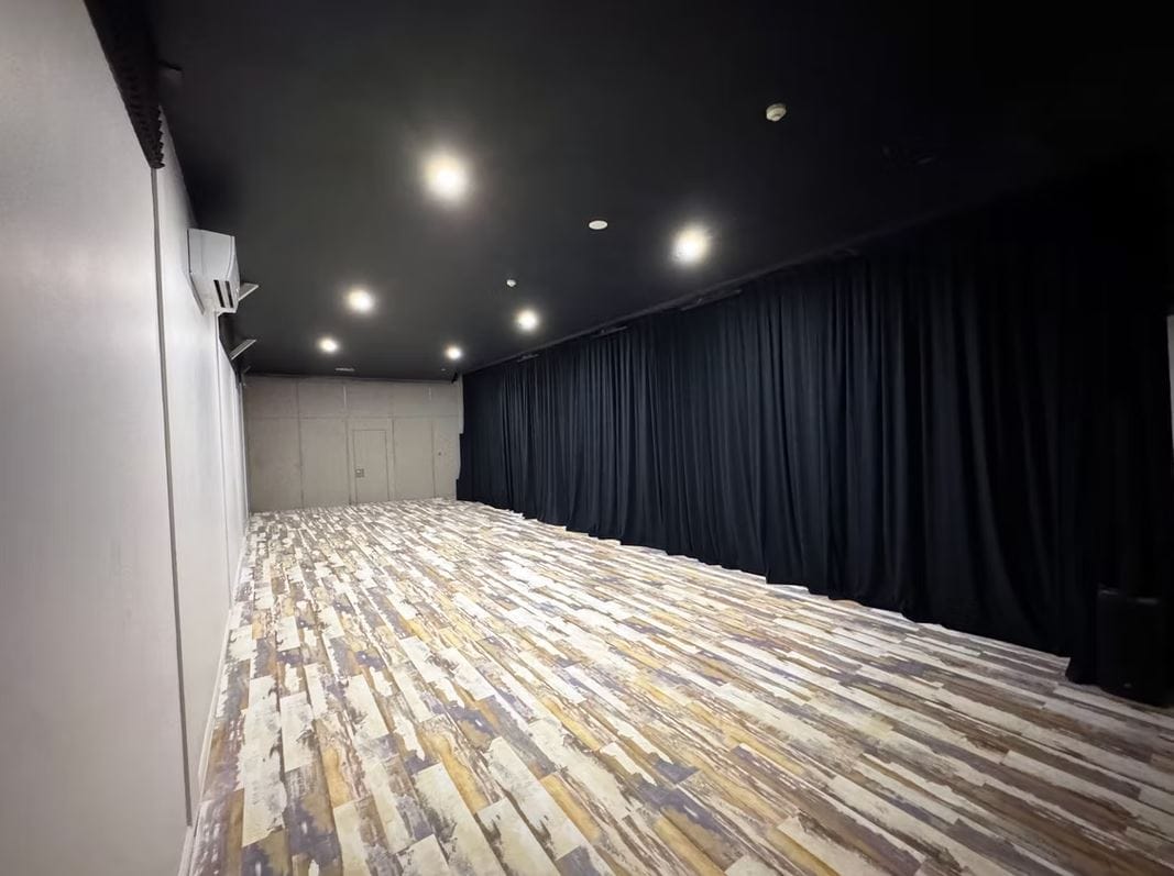  The Walton Room (Studio B) 1