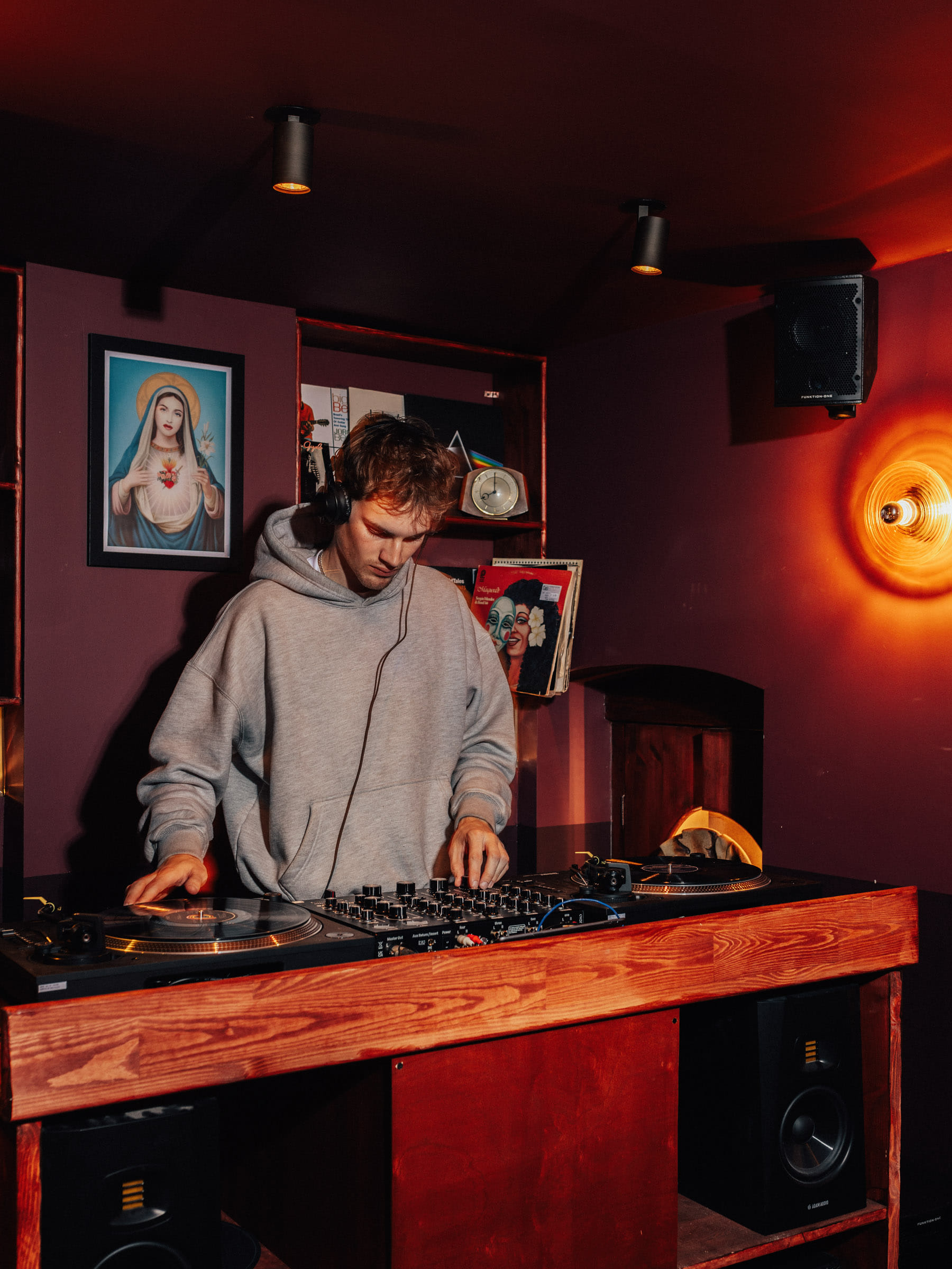 Little Fires – The Hi-Fi Basement Lounge & Bar  7