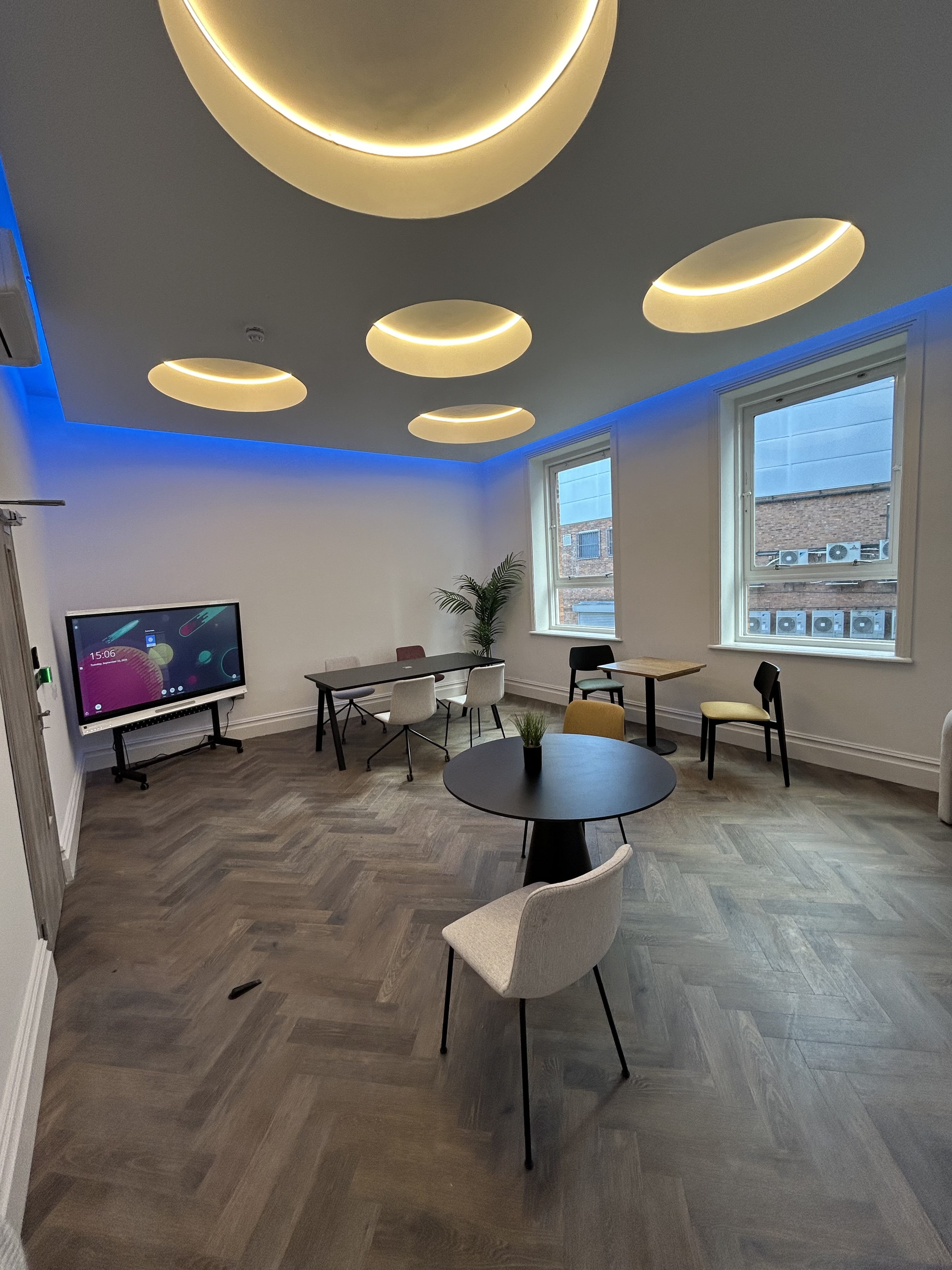 Meeting Room up to 14 3