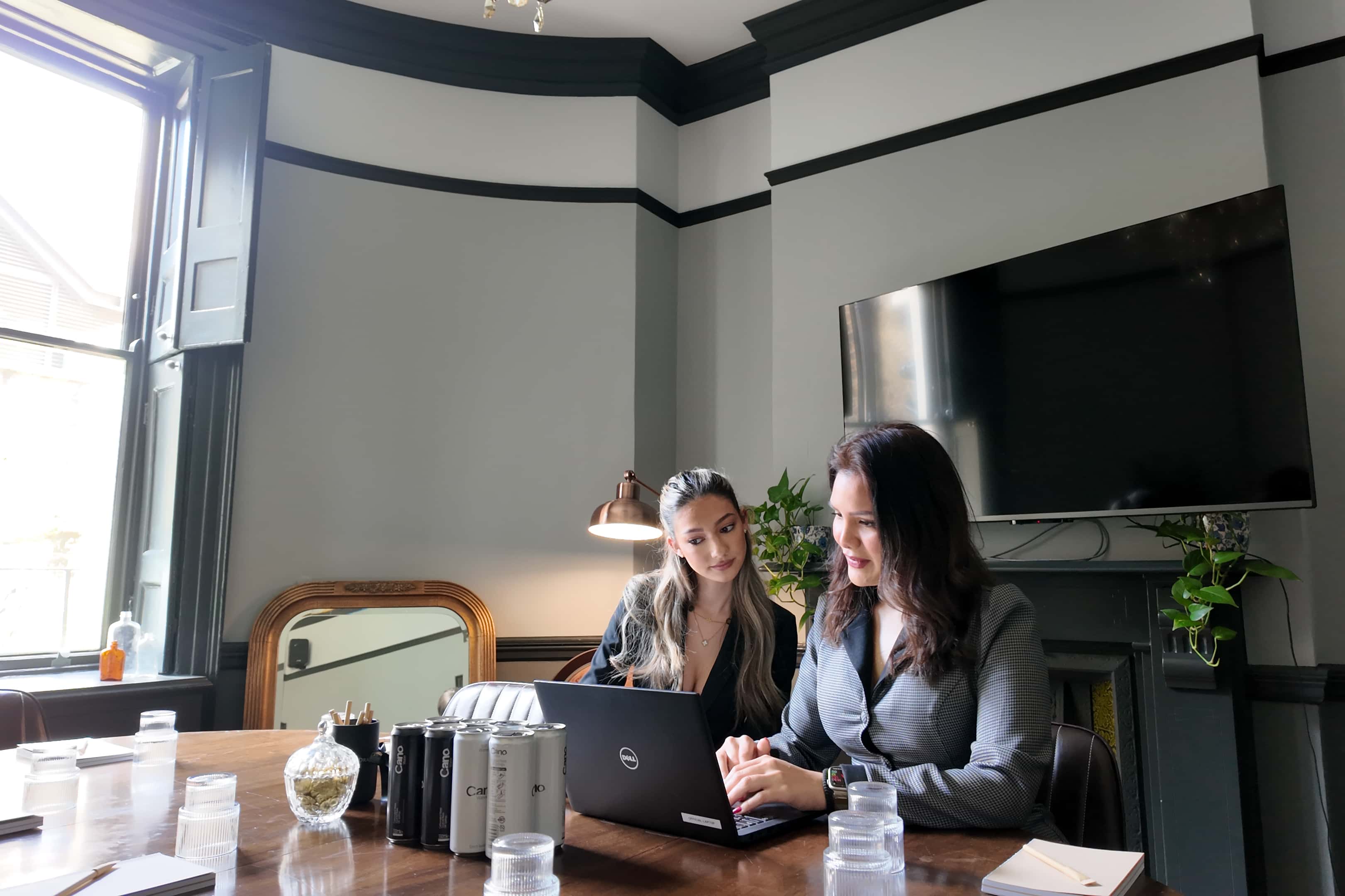 Stylish Fitzrovia boardroom near Bloomsbury with AV & Wi-Fi included 1