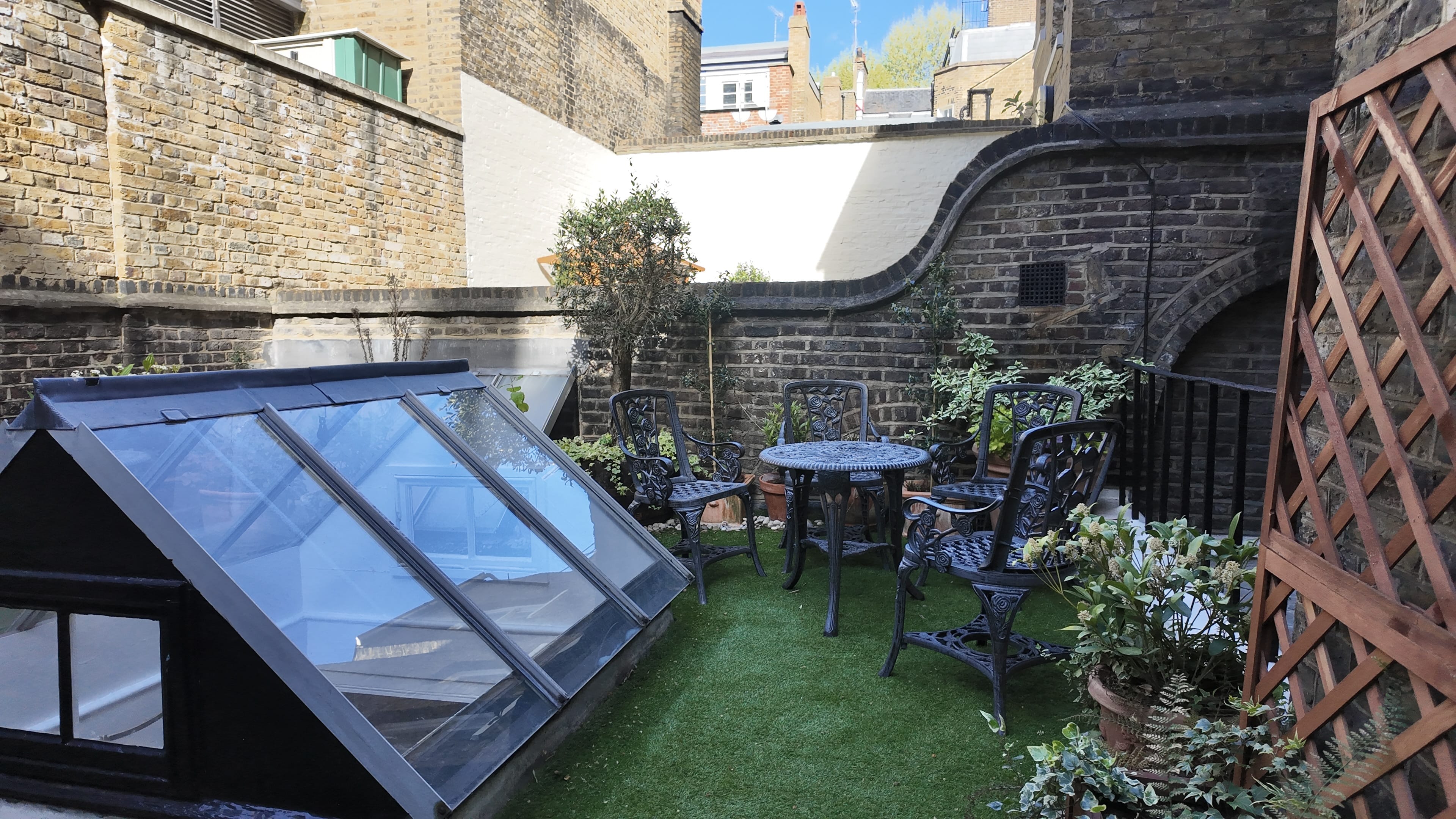 Stylish Fitzrovia boardroom near Bloomsbury with AV & Wi-Fi included 4