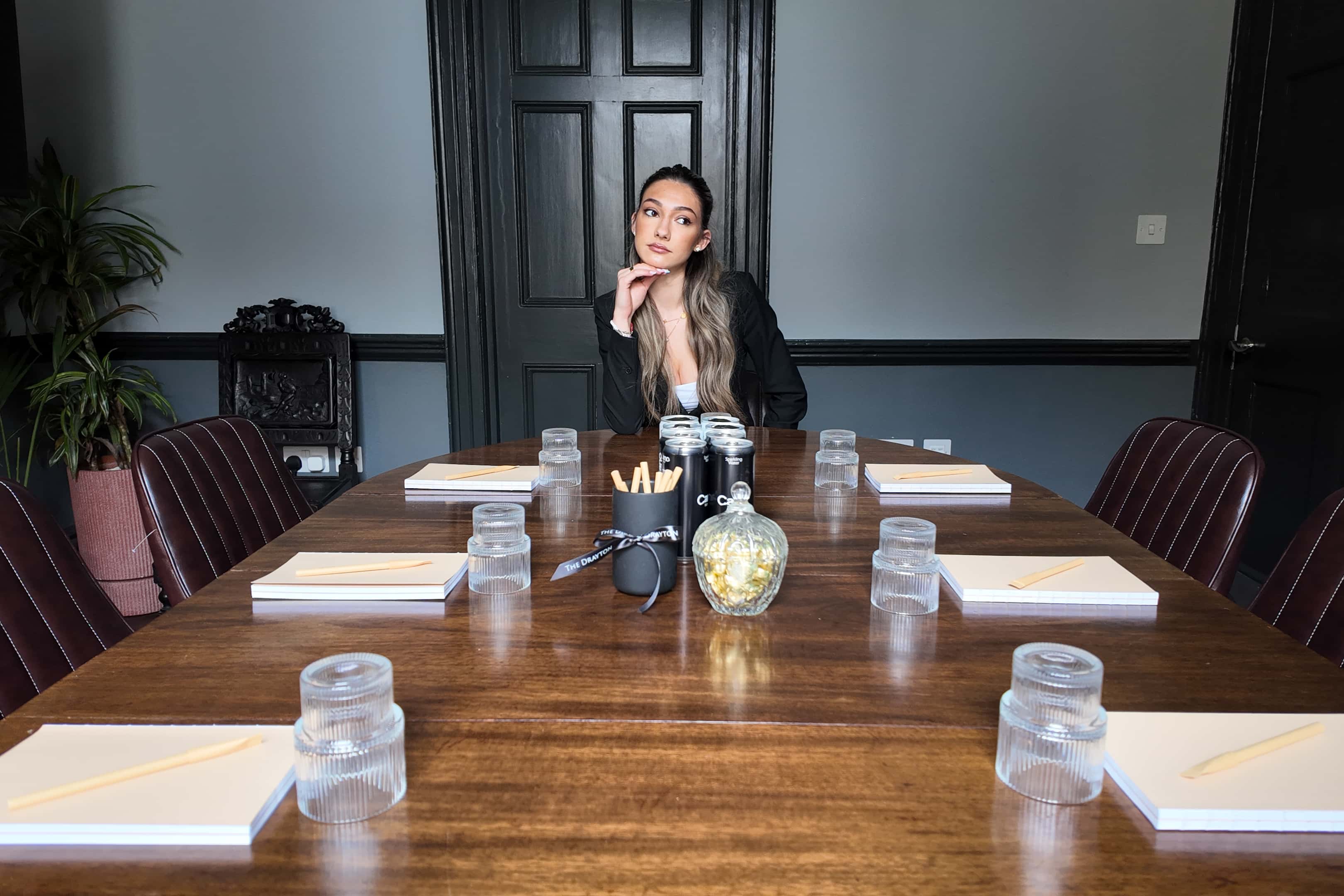 Stylish Fitzrovia boardroom near Bloomsbury with AV & Wi-Fi included 3