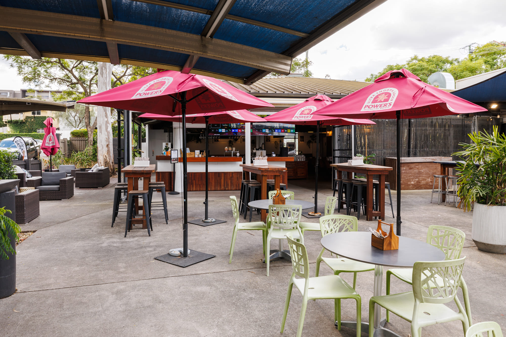 Crosby's Bar & Grill  5