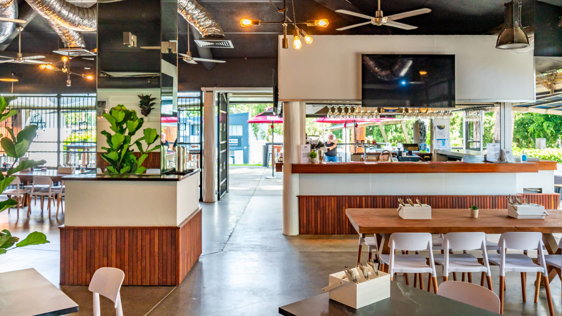 Crosby's Bar & Grill  1